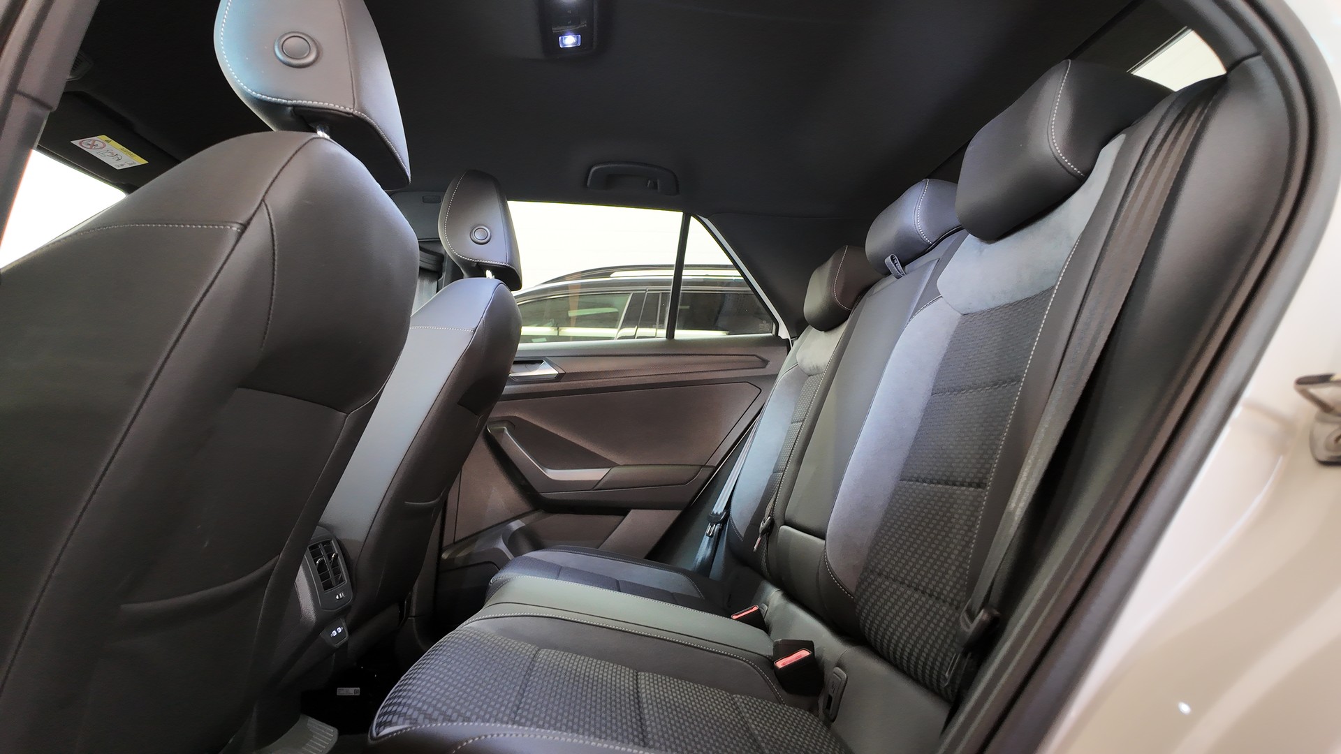 VW T-Roc 2.0 TSI R-Line Sport DSG 4Motion-image-18