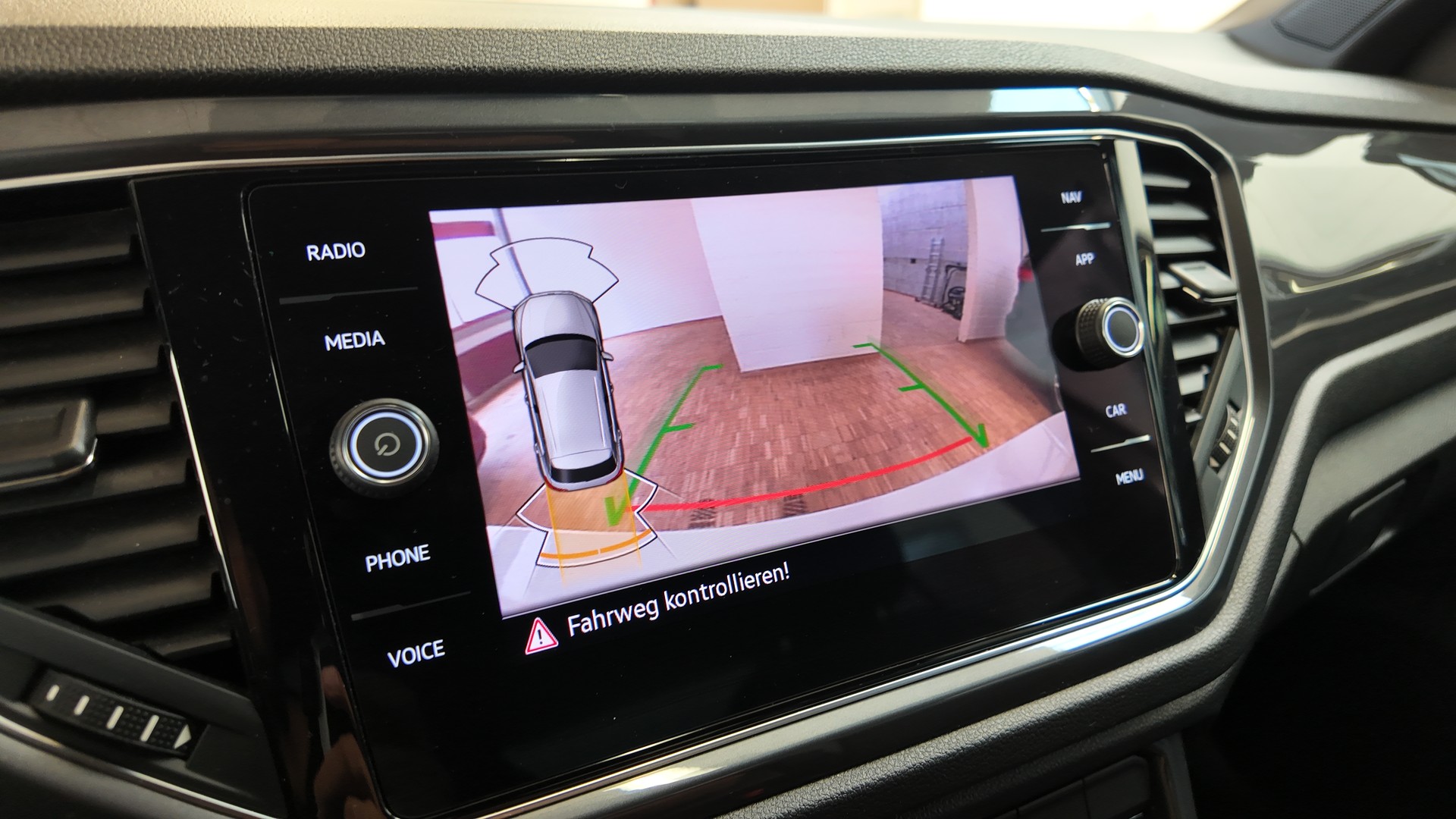 VW T-Roc 2.0 TSI R-Line Sport DSG 4Motion-image-27