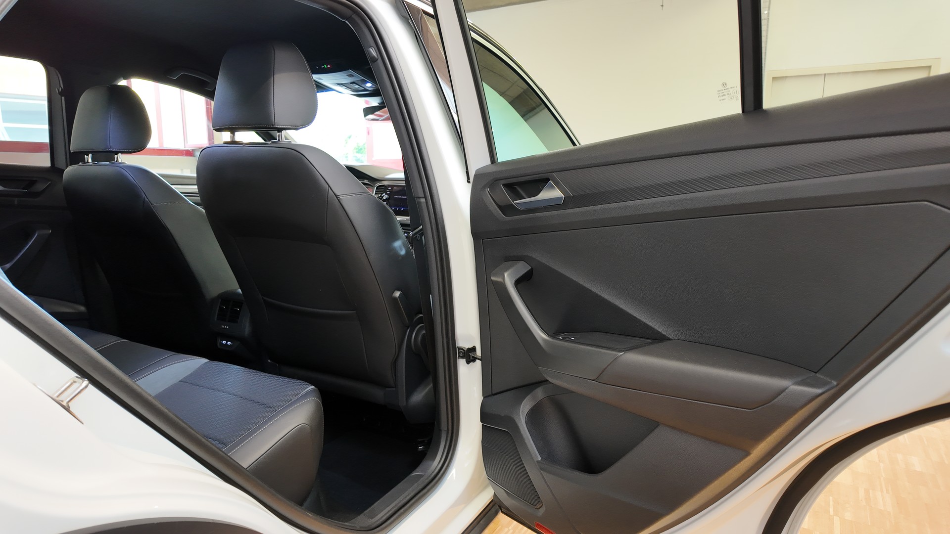VW T-Roc 2.0 TSI R-Line Sport DSG 4Motion-image-20