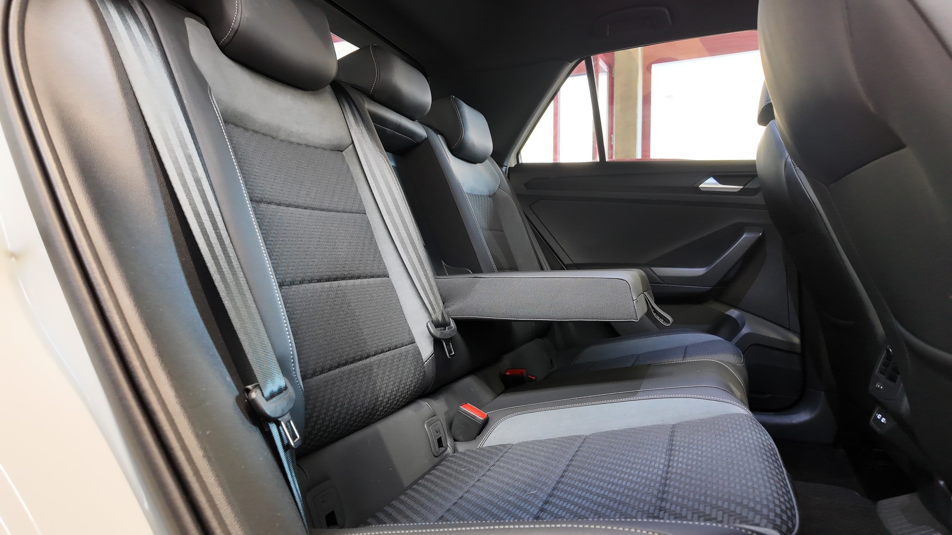 VW T-Roc 2.0 TSI R-Line Sport DSG 4Motion-image-21