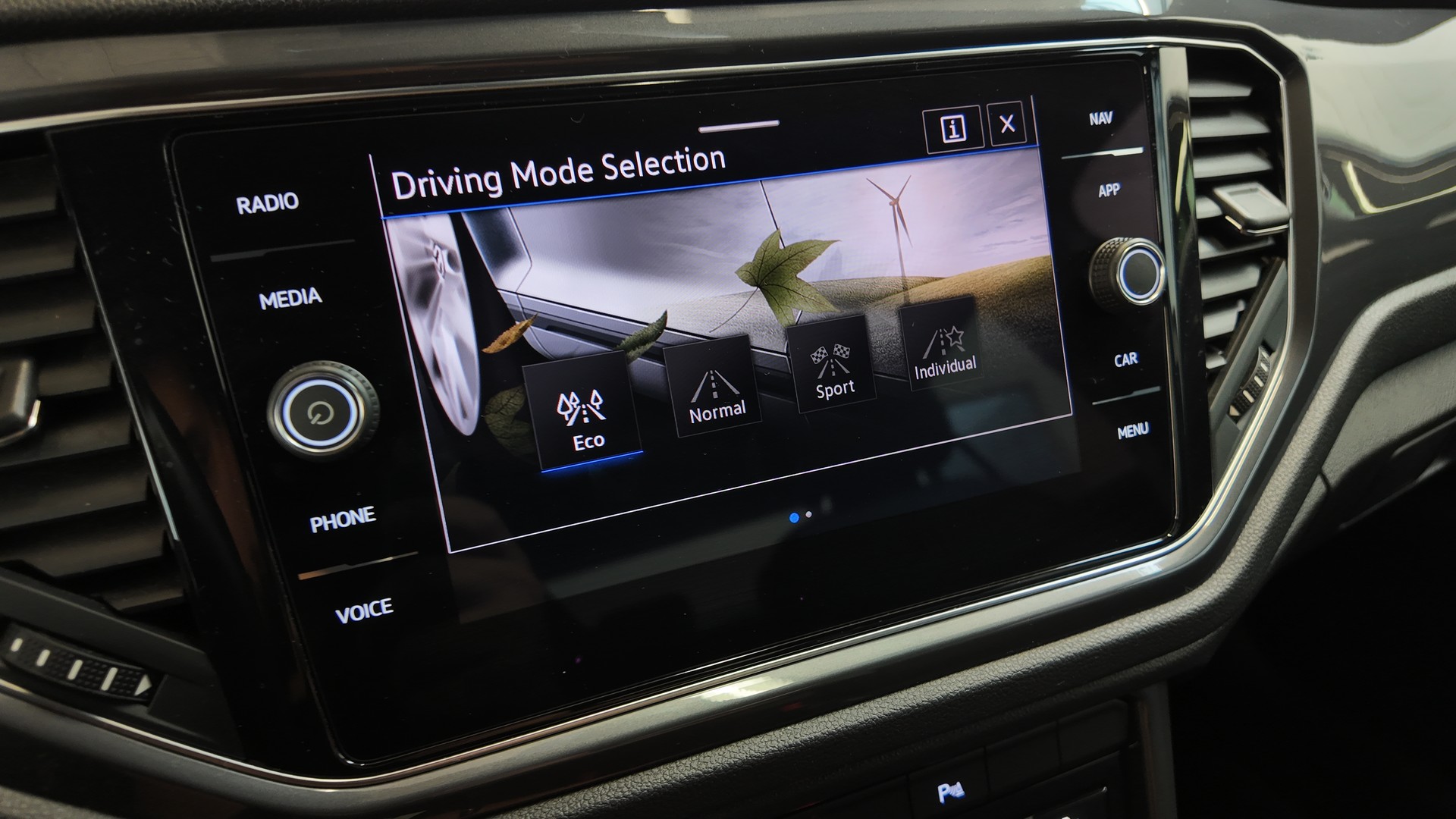 VW T-Roc 2.0 TSI R-Line Sport DSG 4Motion-image-29