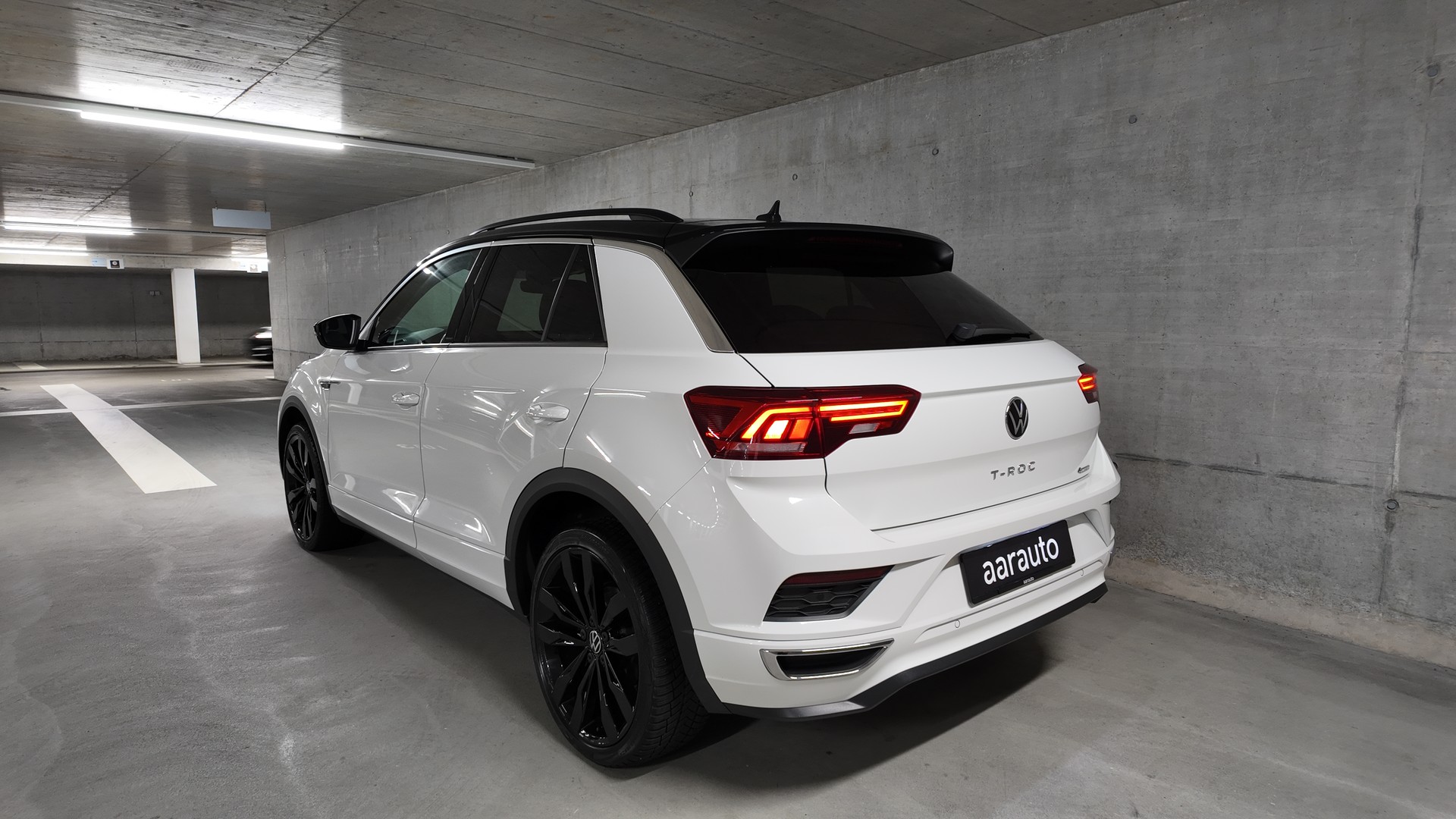VW T-Roc 2.0 TSI R-Line Sport DSG 4Motion-image-1