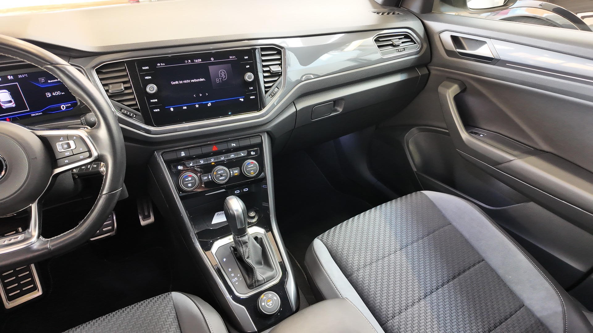 VW T-Roc 2.0 TSI R-Line Sport DSG 4Motion-image-11