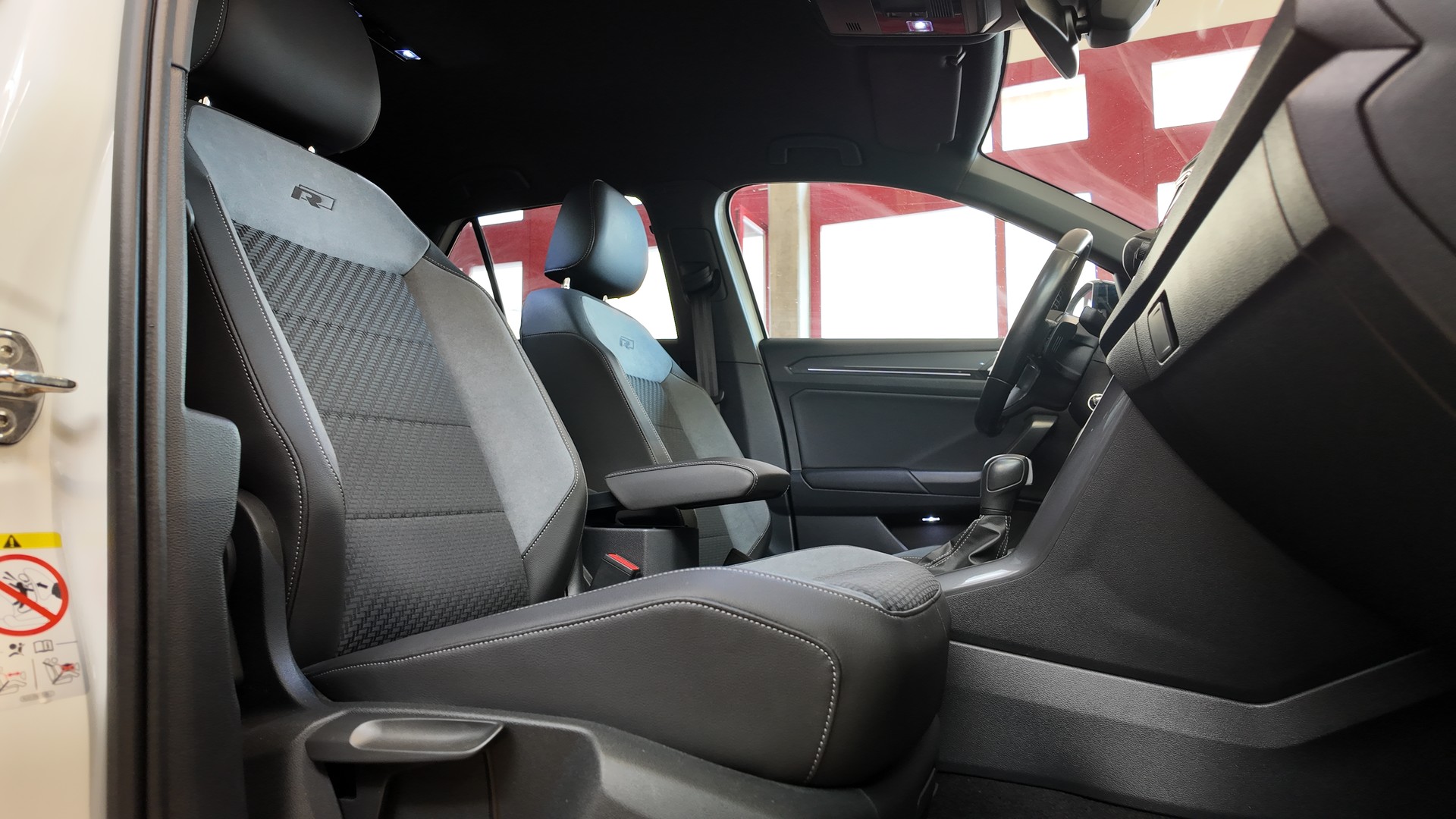 VW T-Roc 2.0 TSI R-Line Sport DSG 4Motion-image-17