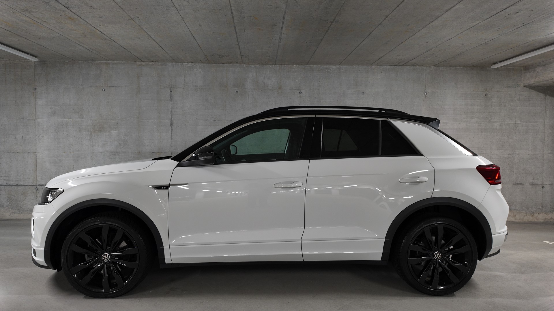 VW T-Roc 2.0 TSI R-Line Sport DSG 4Motion-image-2