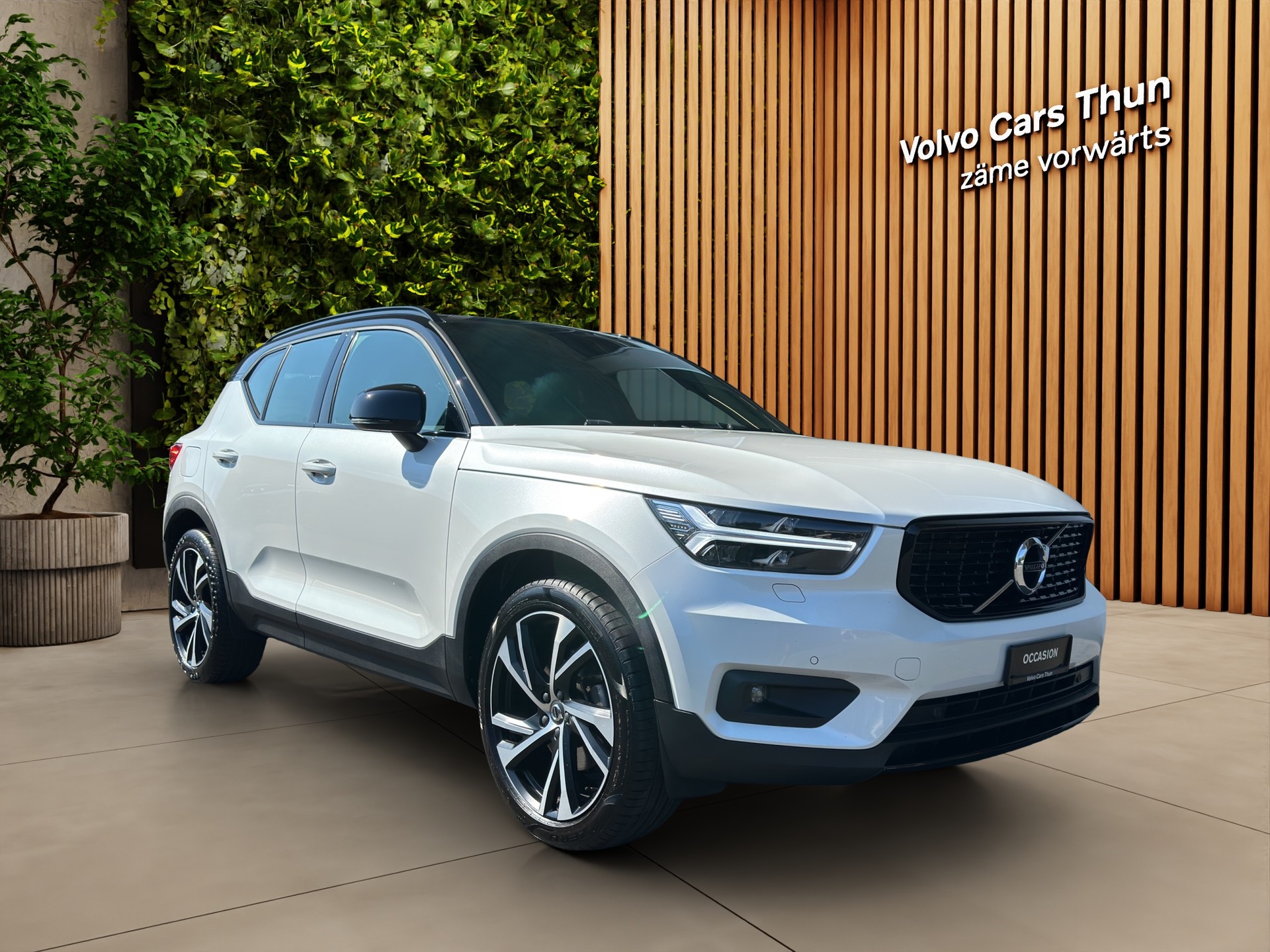 VOLVO XC40 2.0 T4 R-Design AWD-image-2