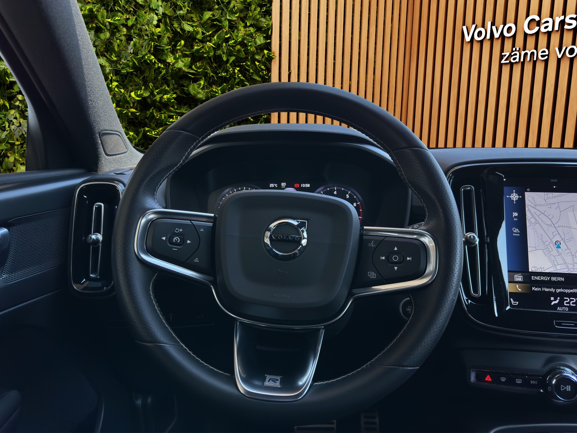 VOLVO XC40 2.0 T4 R-Design AWD-image-11