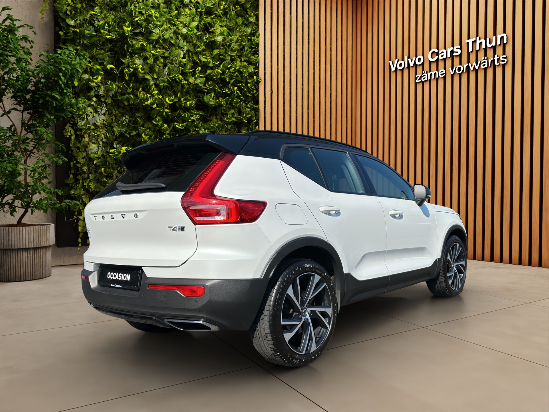 VOLVO XC40 2.0 T4 R-Design AWD-image-5