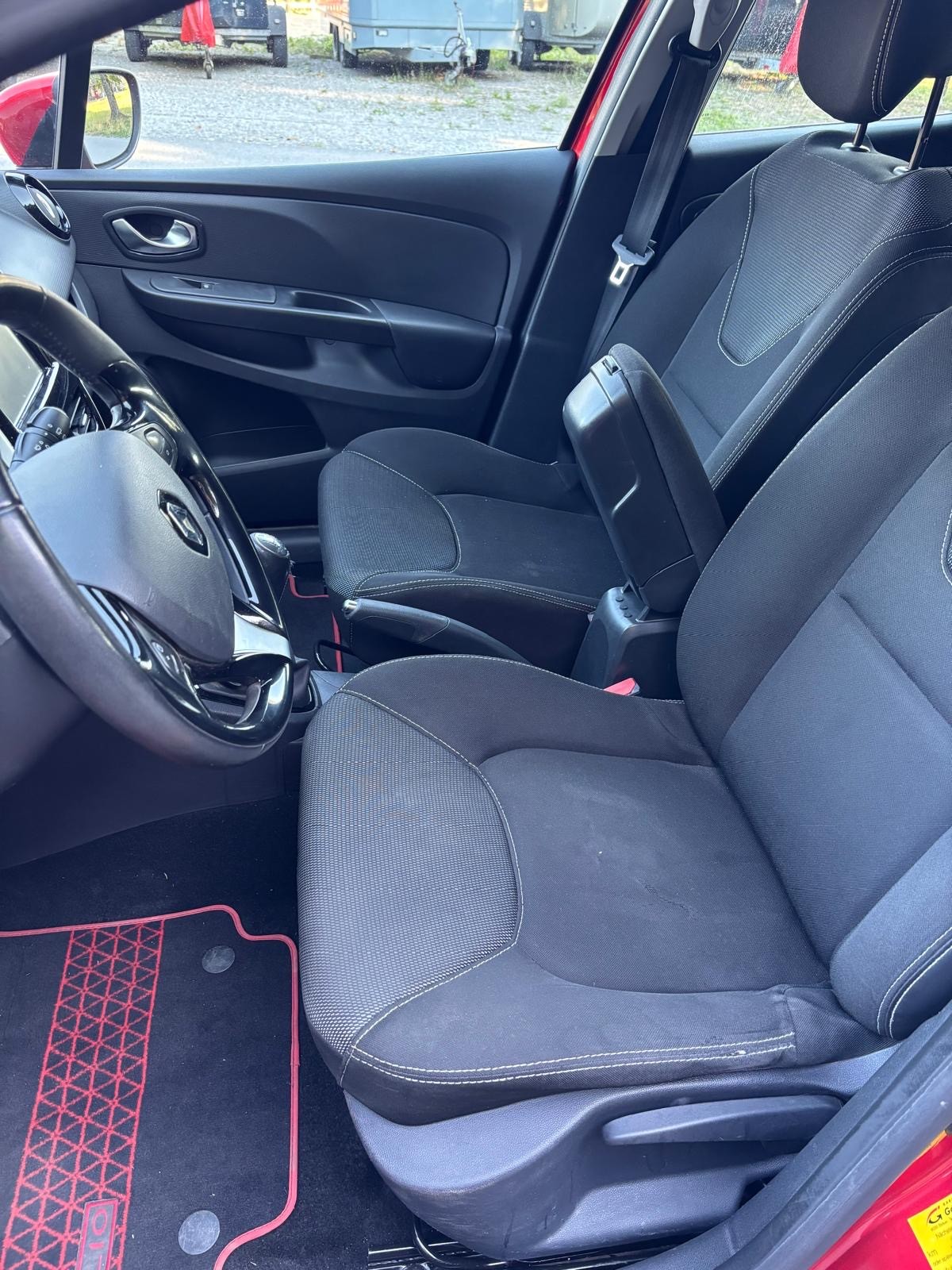 RENAULT Clio 0.9 12V Swiss Edition-image-8