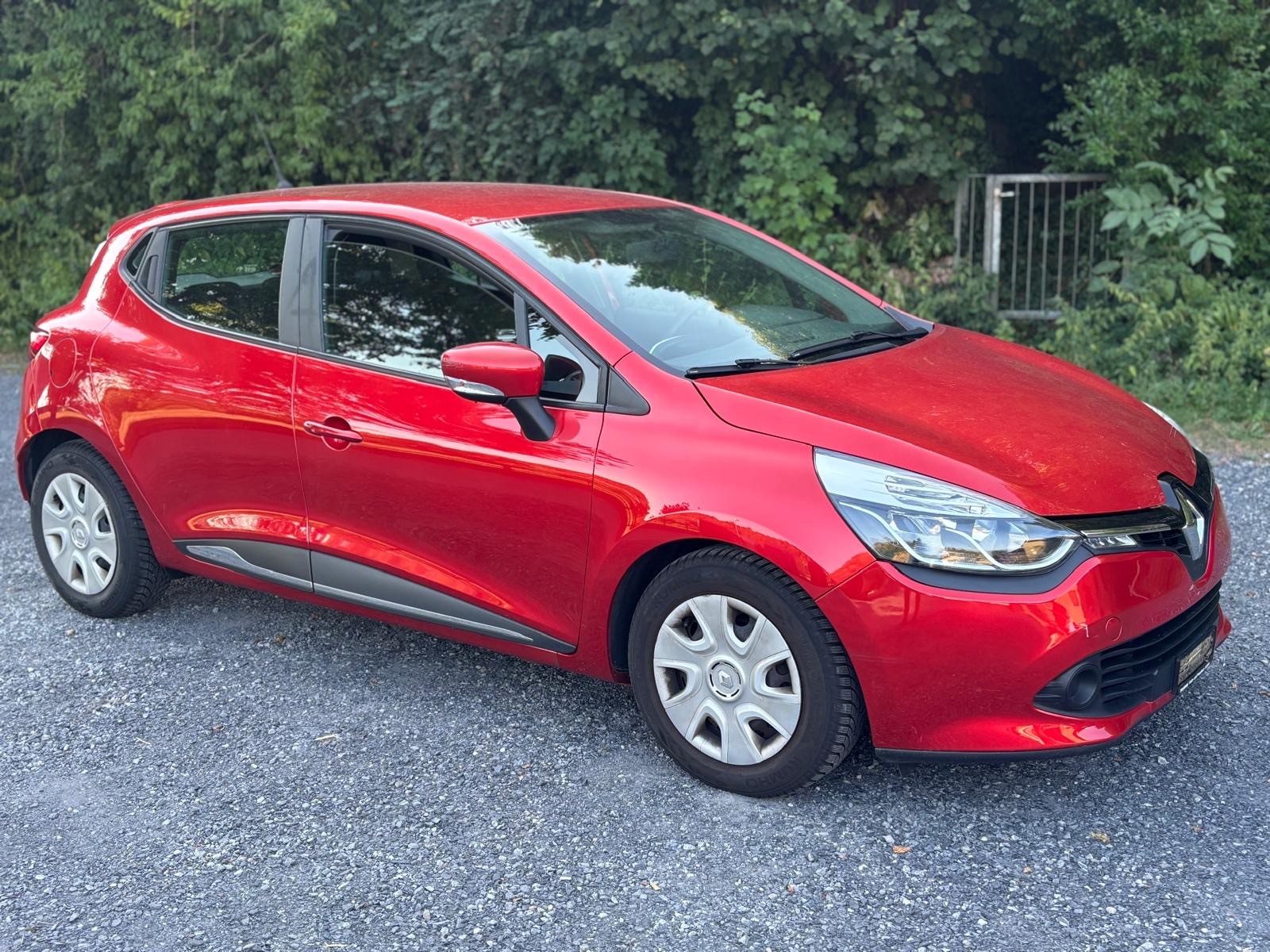 RENAULT Clio 0.9 12V Swiss Edition-image-5