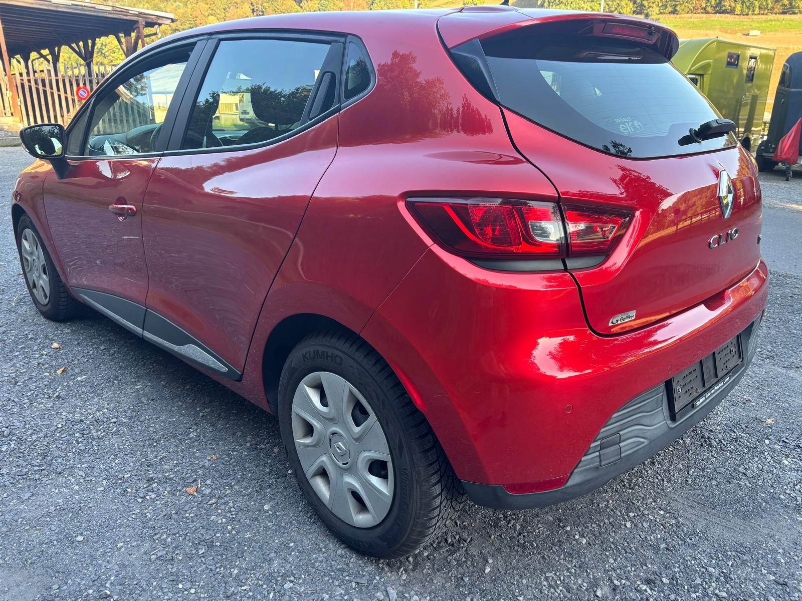 RENAULT Clio 0.9 12V Swiss Edition-image-2