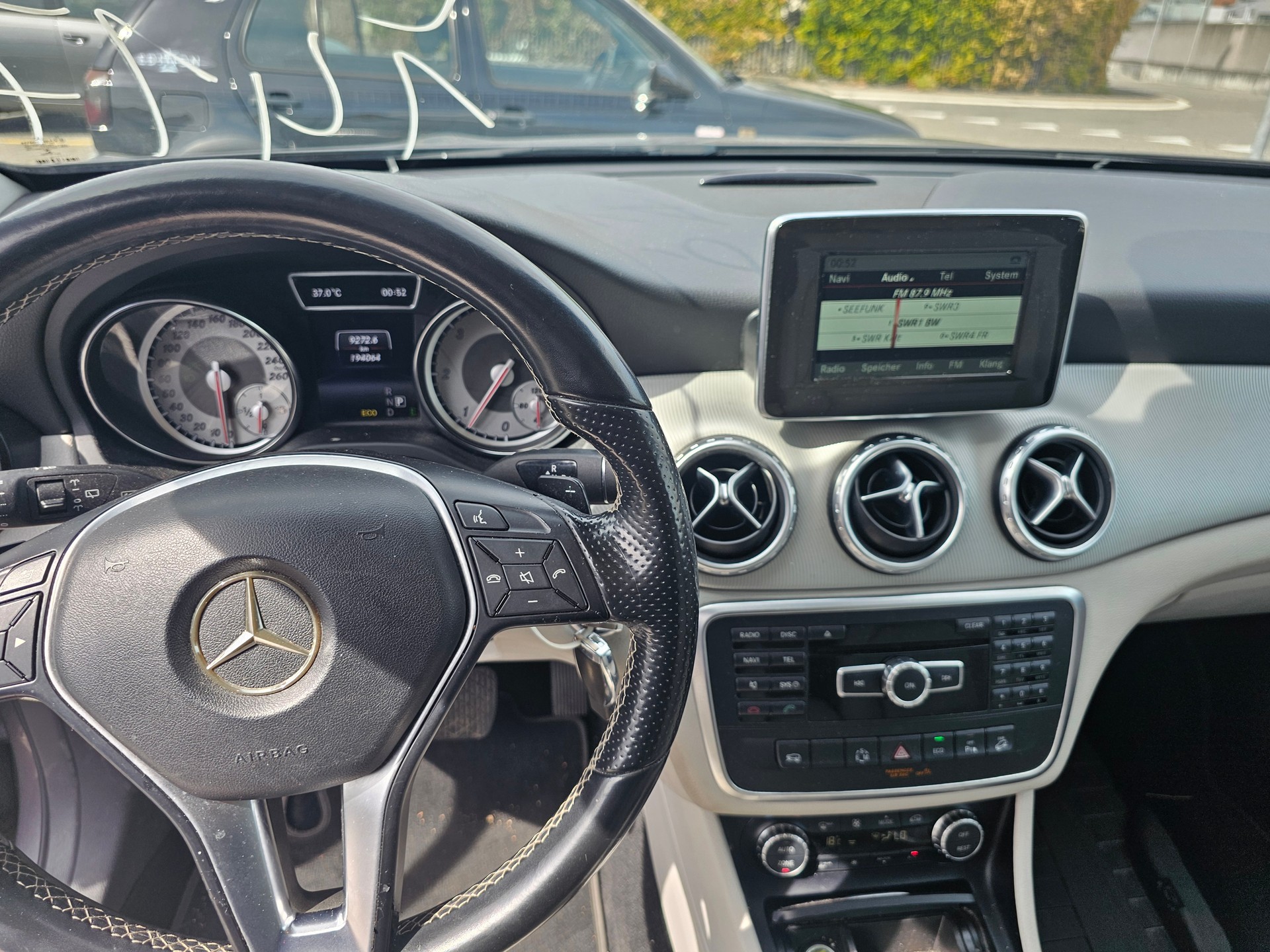 MERCEDES-BENZ GLA 200 CDI 4Matic 7G-DCT-image-9