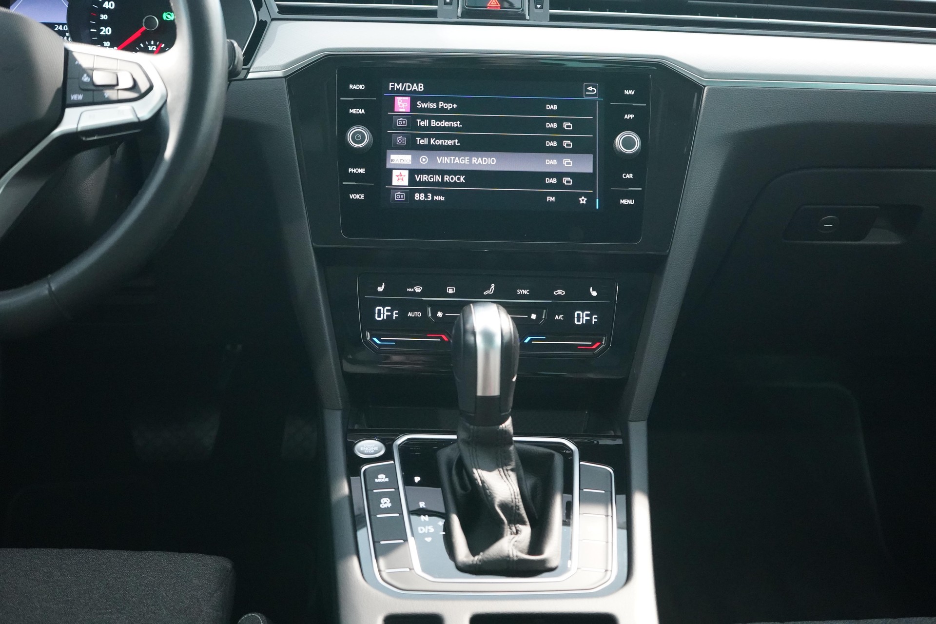 VW Passat Variant 2.0 TDI 200 Business DSG 4m-image-10
