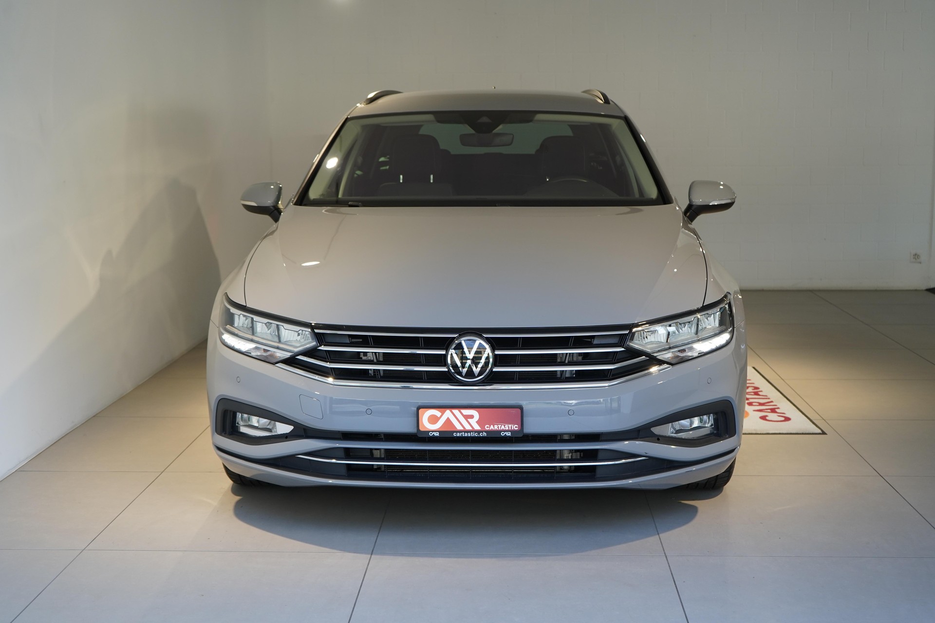 VW Passat Variant 2.0 TDI 200 Business DSG 4m-image-1