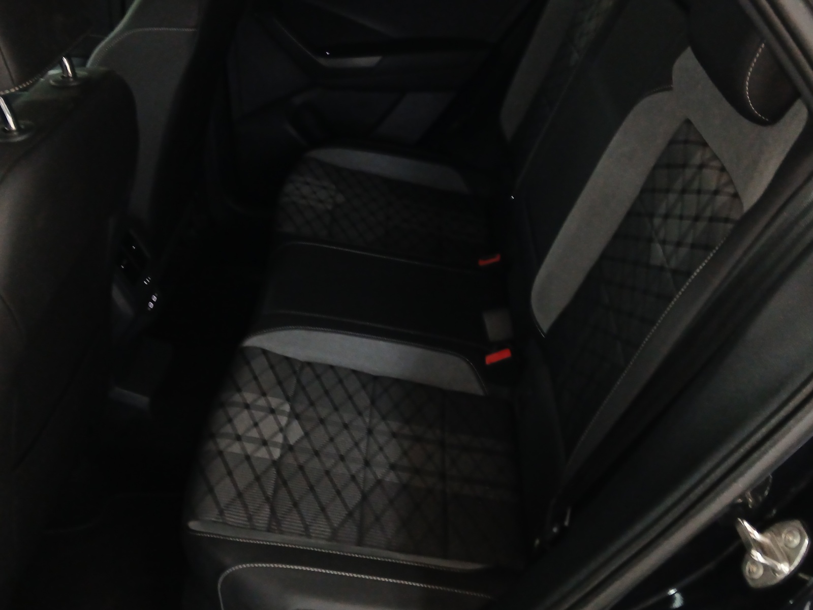VW T-Roc 2.0 TSI R-Line DSG 4Motion-image-11