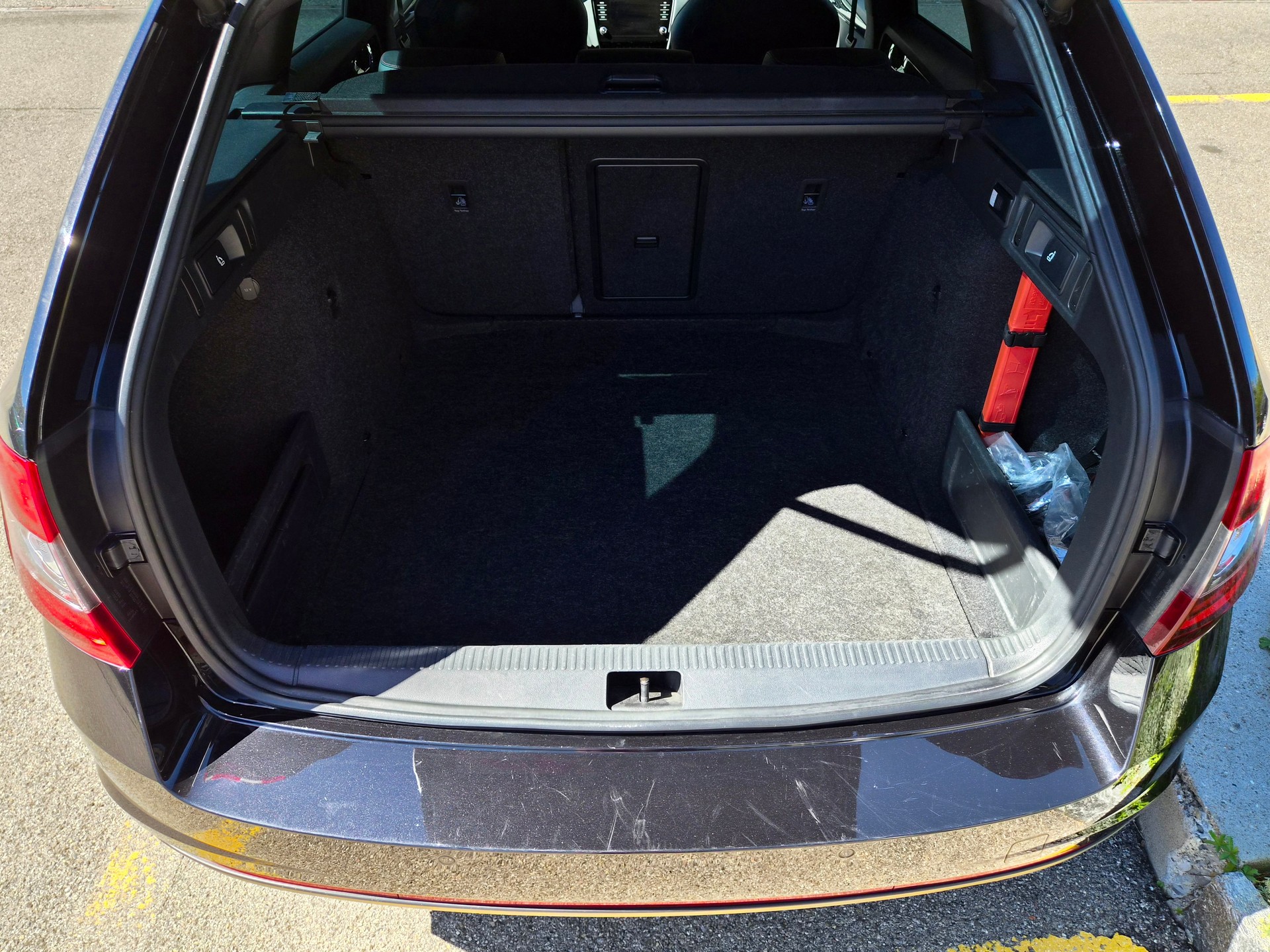 SKODA Octavia Combi 2.0 TSI RS DSG-image-4