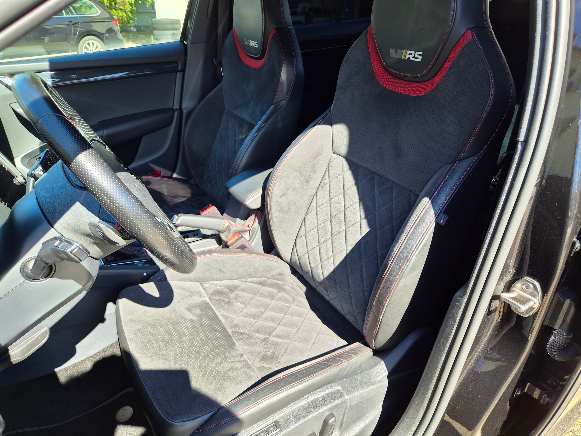 SKODA Octavia Combi 2.0 TSI RS DSG-image-7