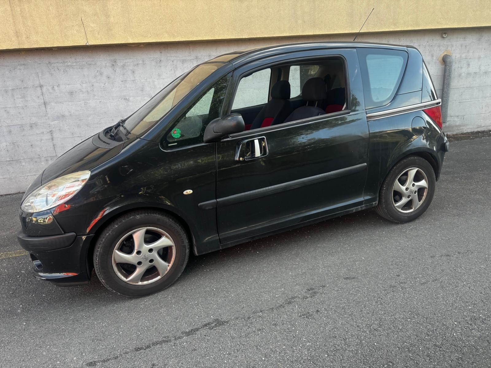 PEUGEOT 1007 1.6 Trendy 2-Tronic-image-4