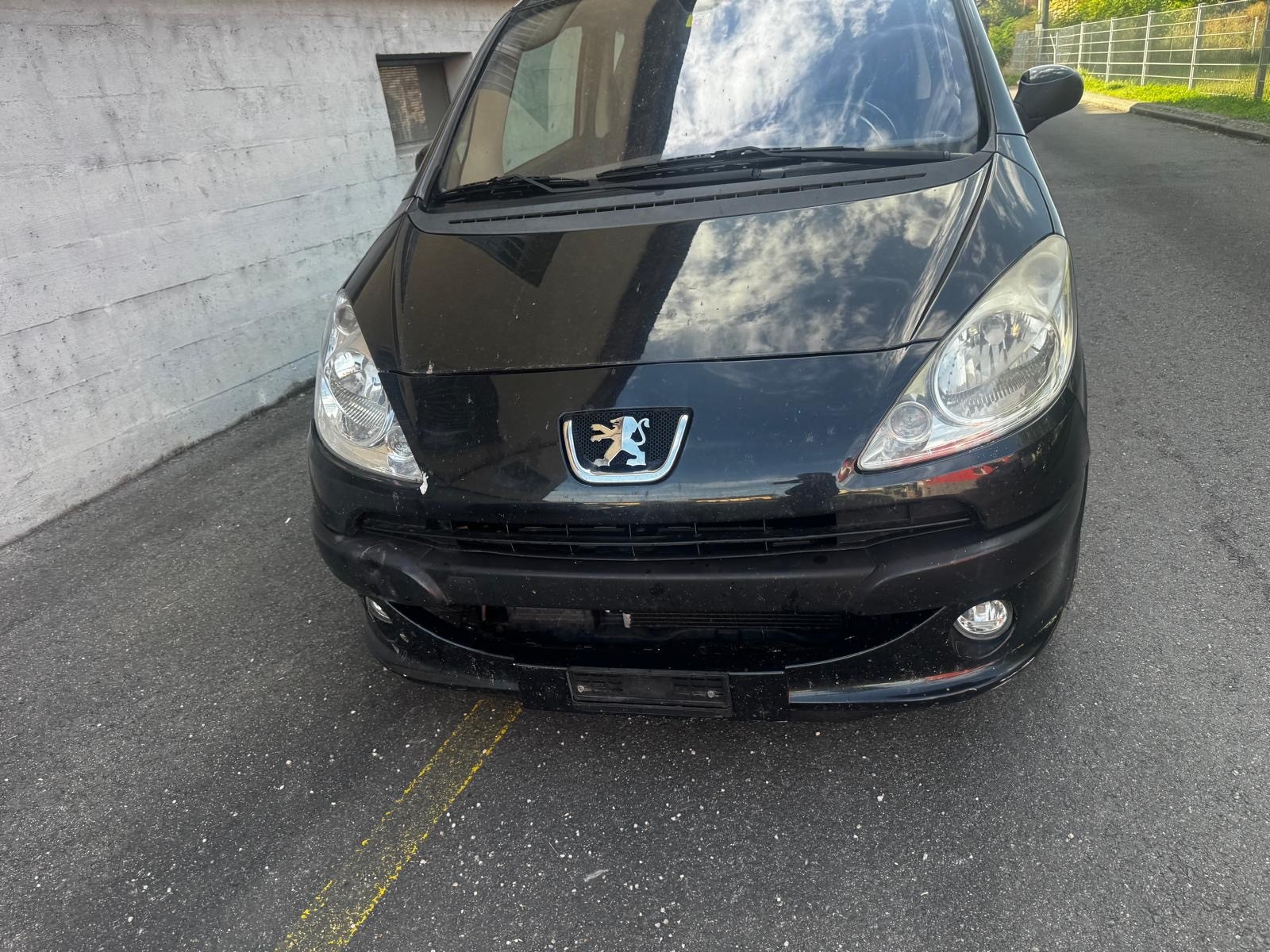 PEUGEOT 1007 1.6 Trendy 2-Tronic-image-0