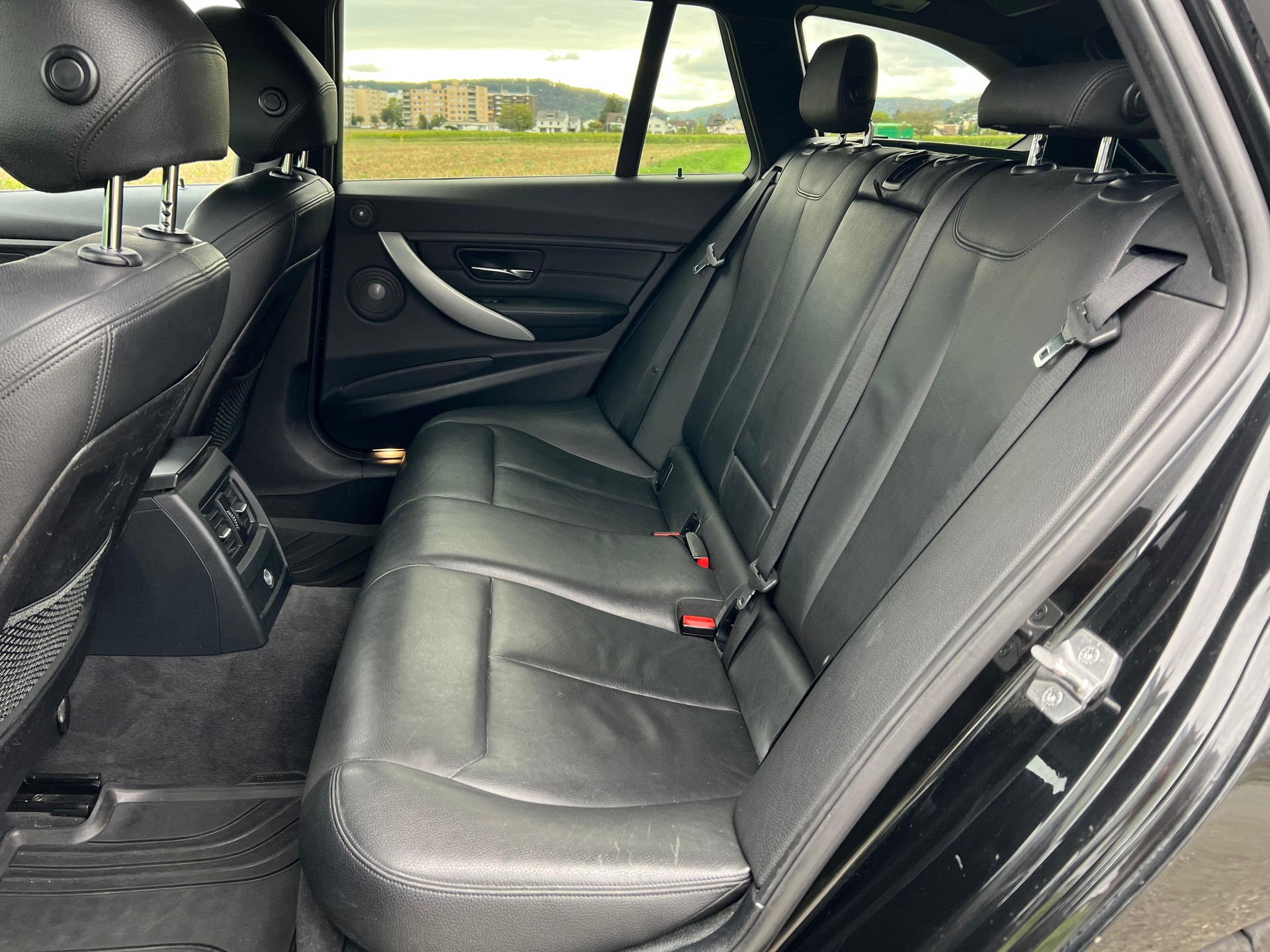 BMW 335i xDrive Touring Steptronic-image-11