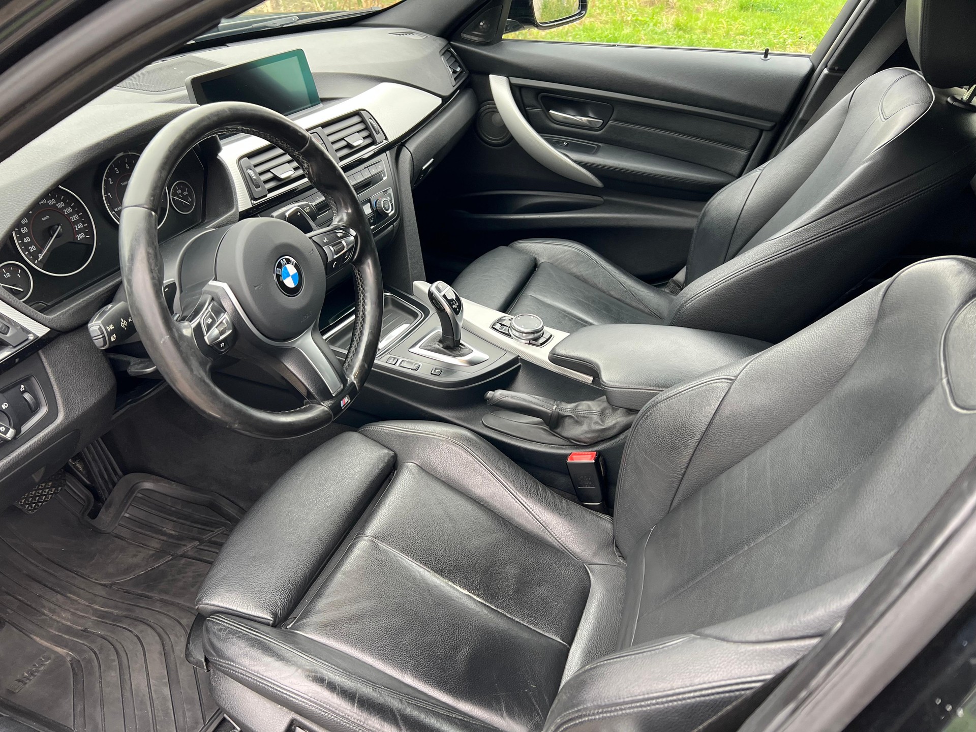 BMW 335i xDrive Touring Steptronic-image-8