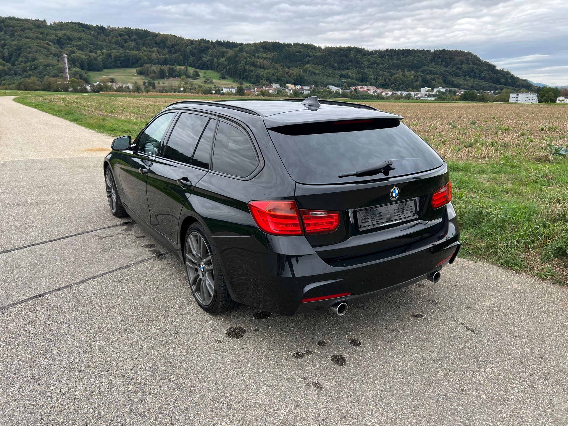 BMW 335i xDrive Touring Steptronic-image-2