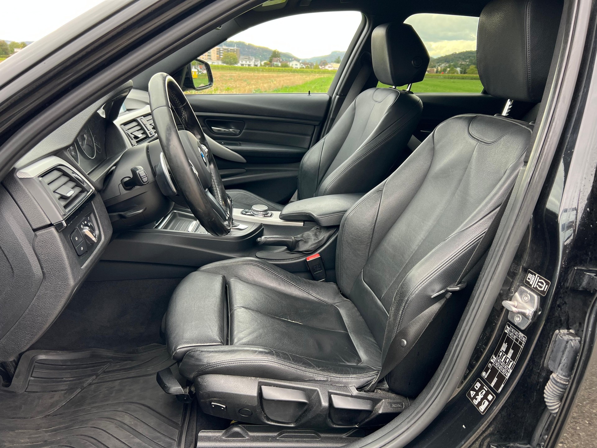 BMW 335i xDrive Touring Steptronic-image-10