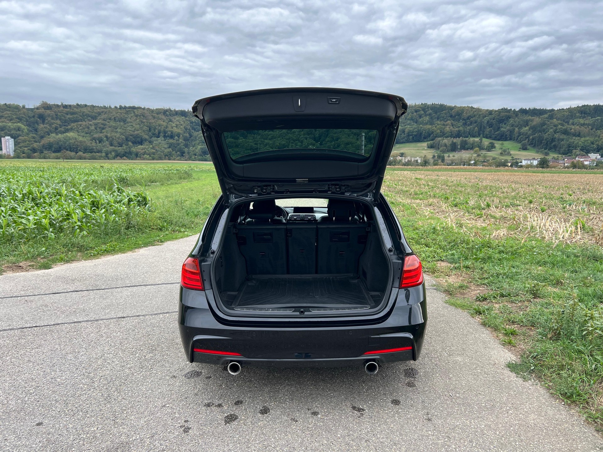 BMW 335i xDrive Touring Steptronic-image-12