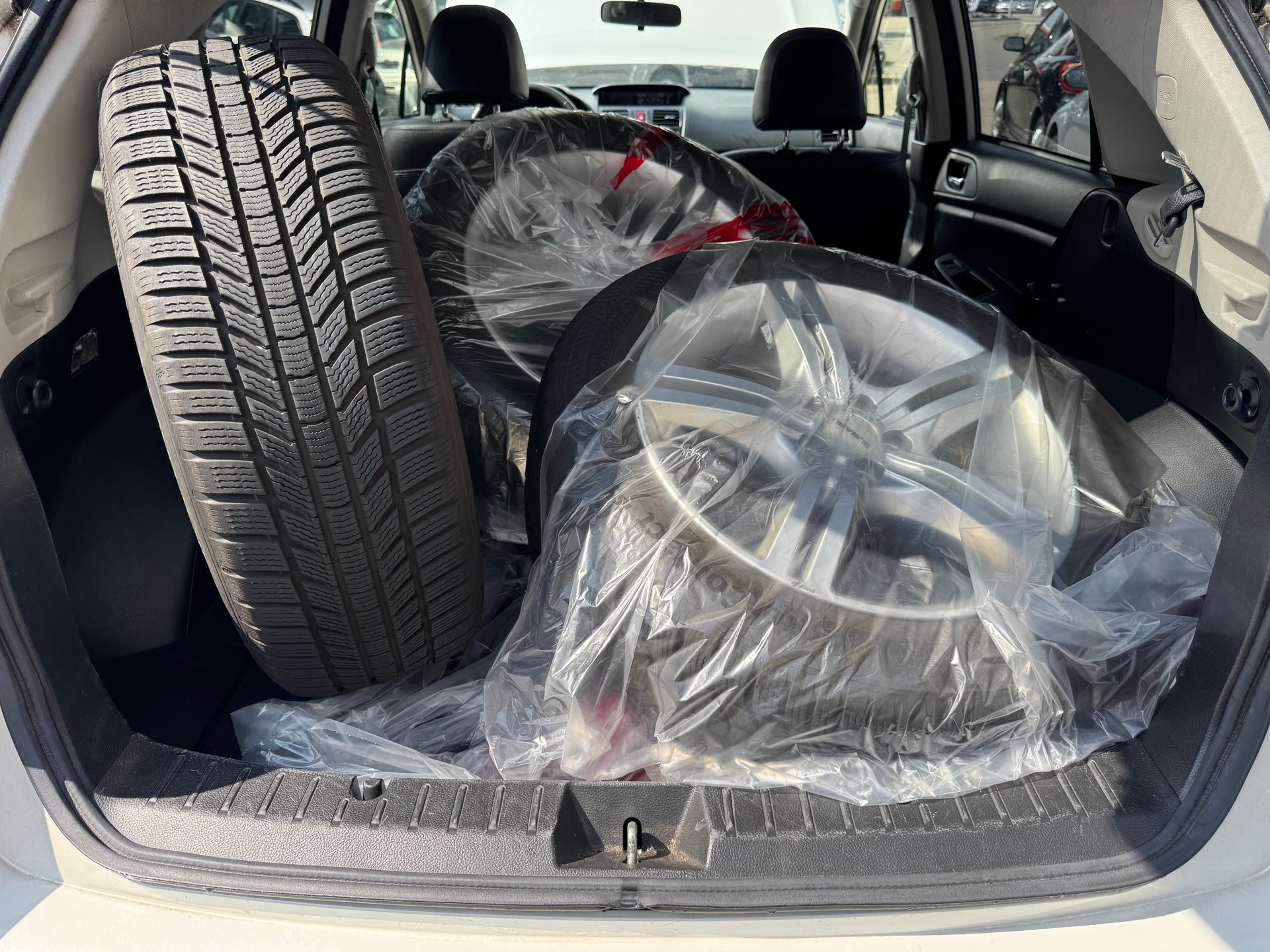 SUBARU XV 2.0 Swiss Three AWD CVT-image-10