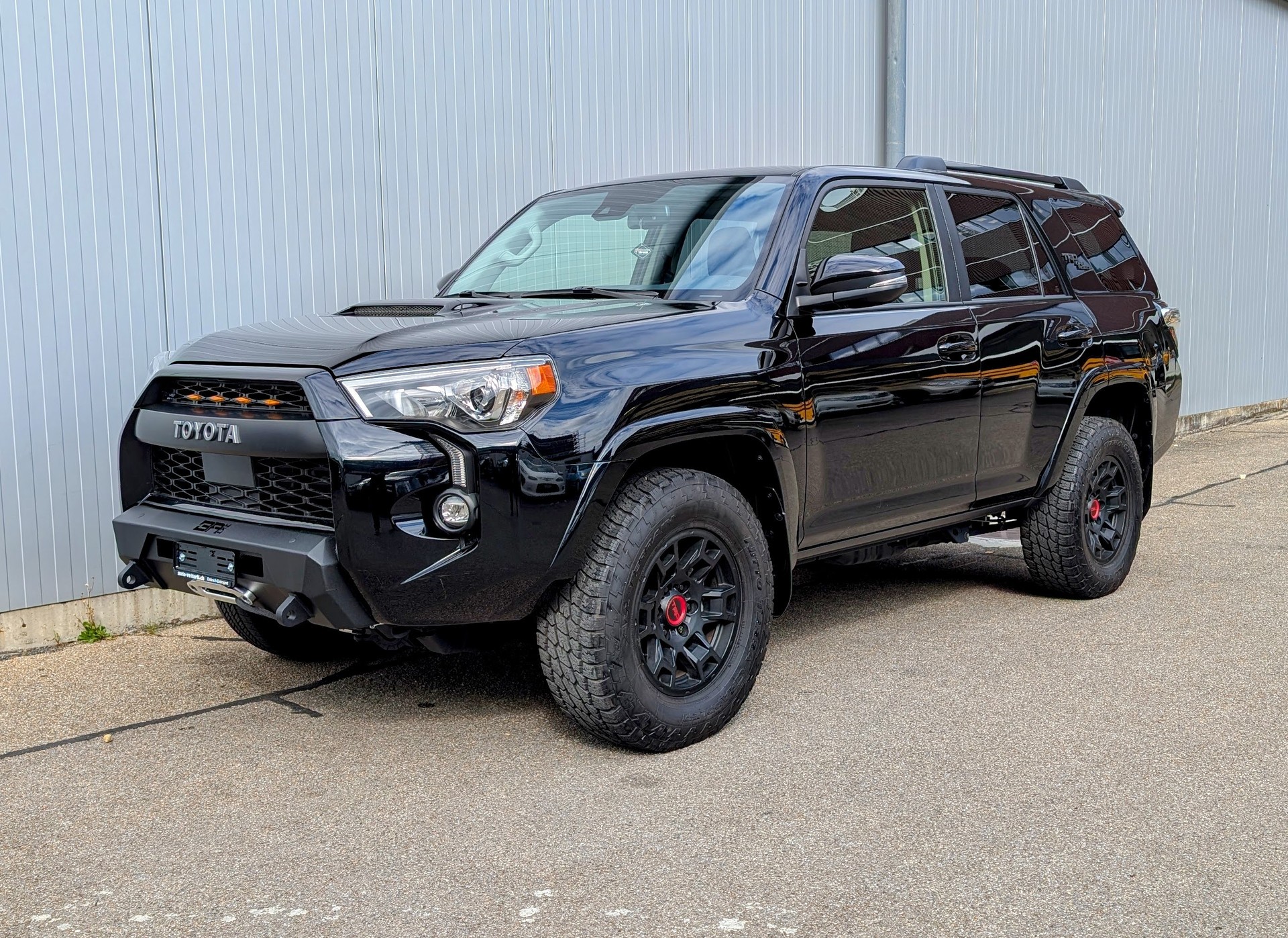 TOYOTA 4RUNNER TRD OFF-ROAD-showroom-element-2