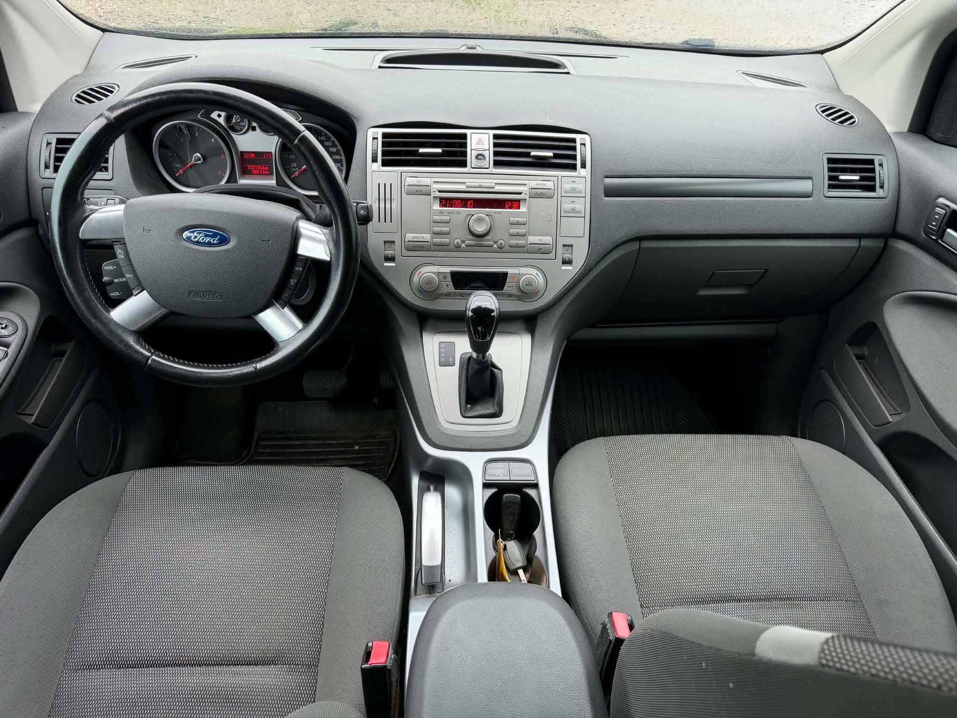 FORD Kuga 2.0 TDCi Individual 4WD PowerShift-image-3