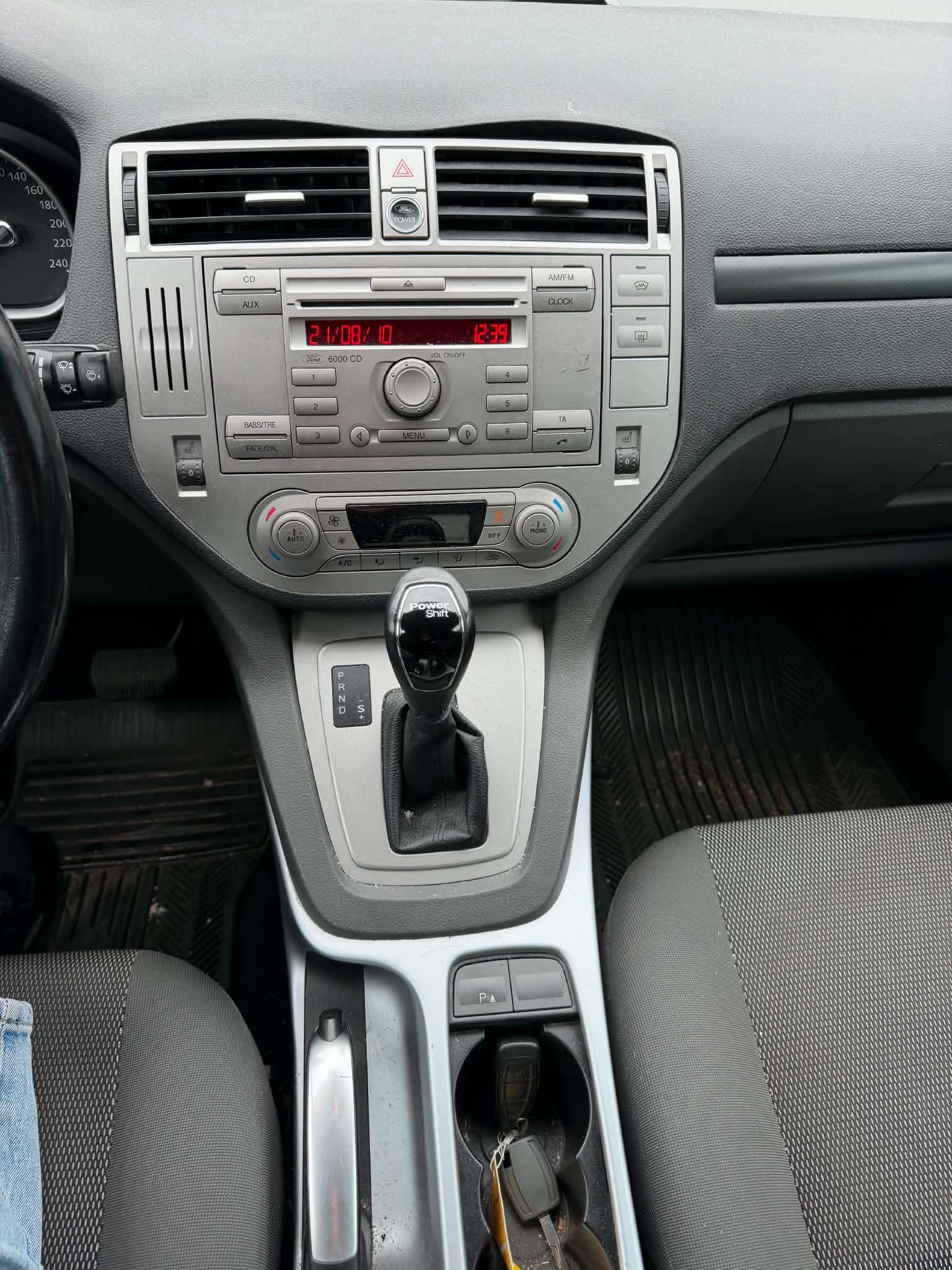 FORD Kuga 2.0 TDCi Individual 4WD PowerShift-image-2