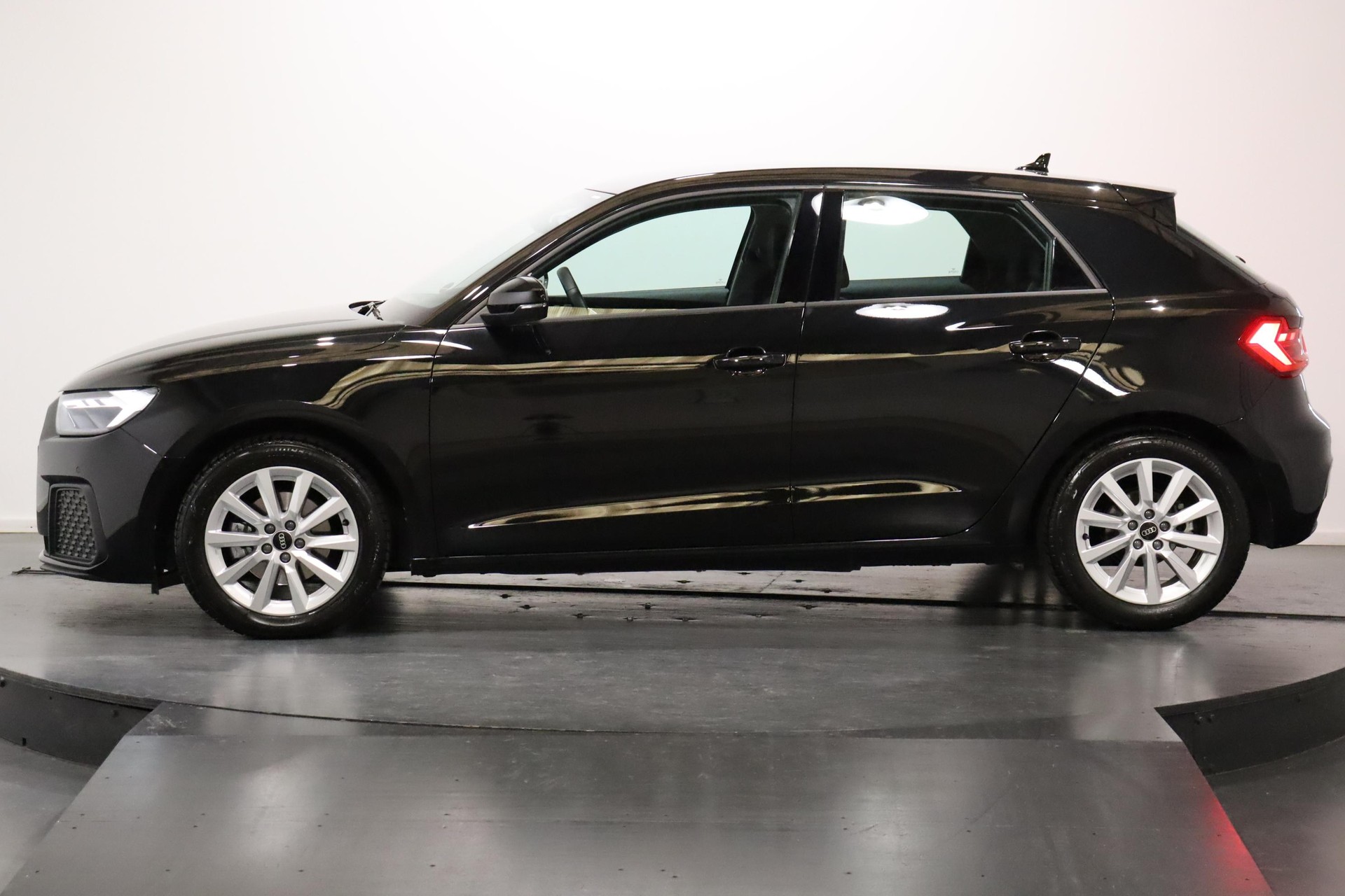 AUDI A1 Sportback 1.0 30 TFSI S-Tronic-image-2