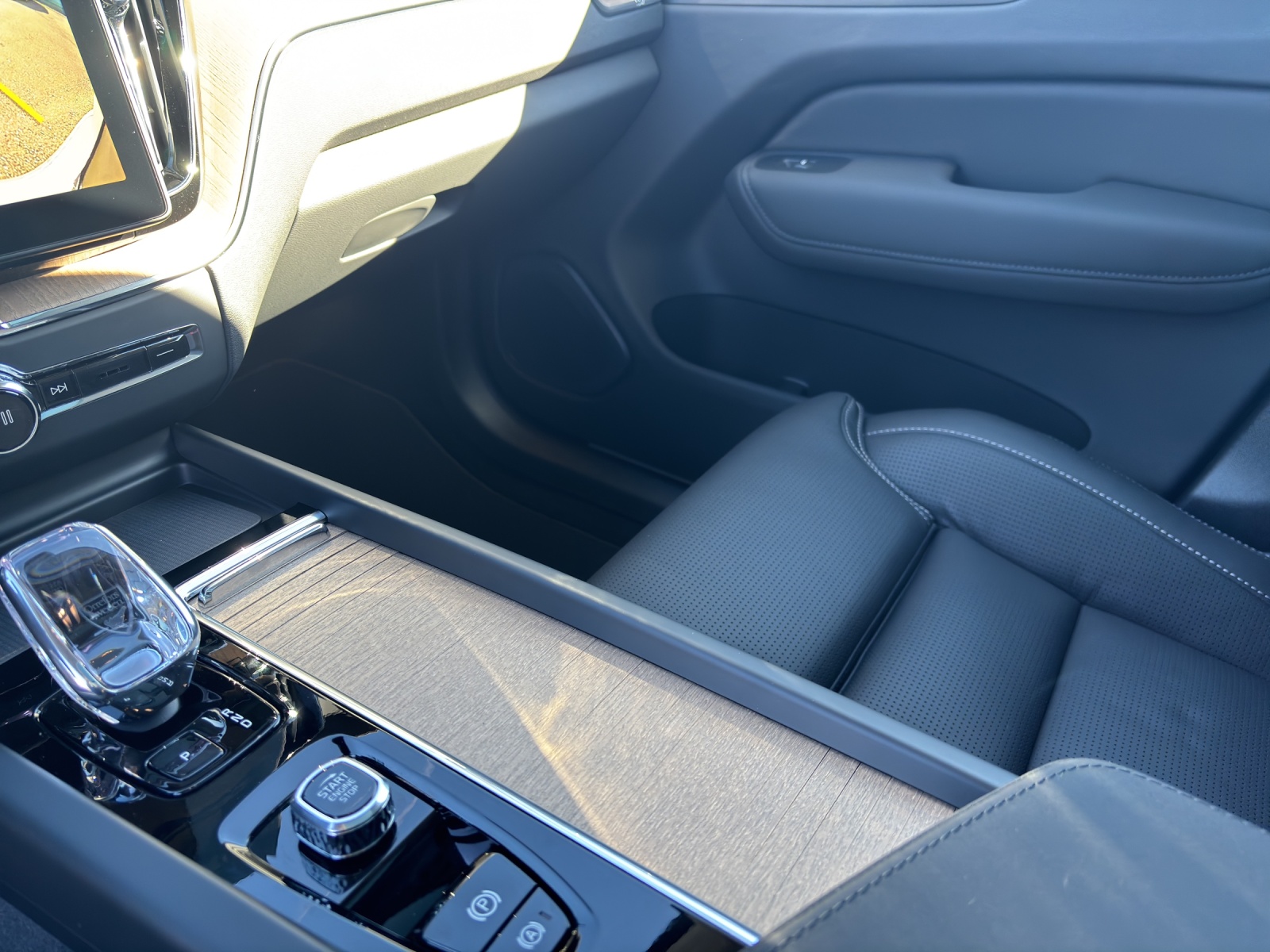 VOLVO XC60 2.0 T8 TE Ultra Dark eAWD-image-6