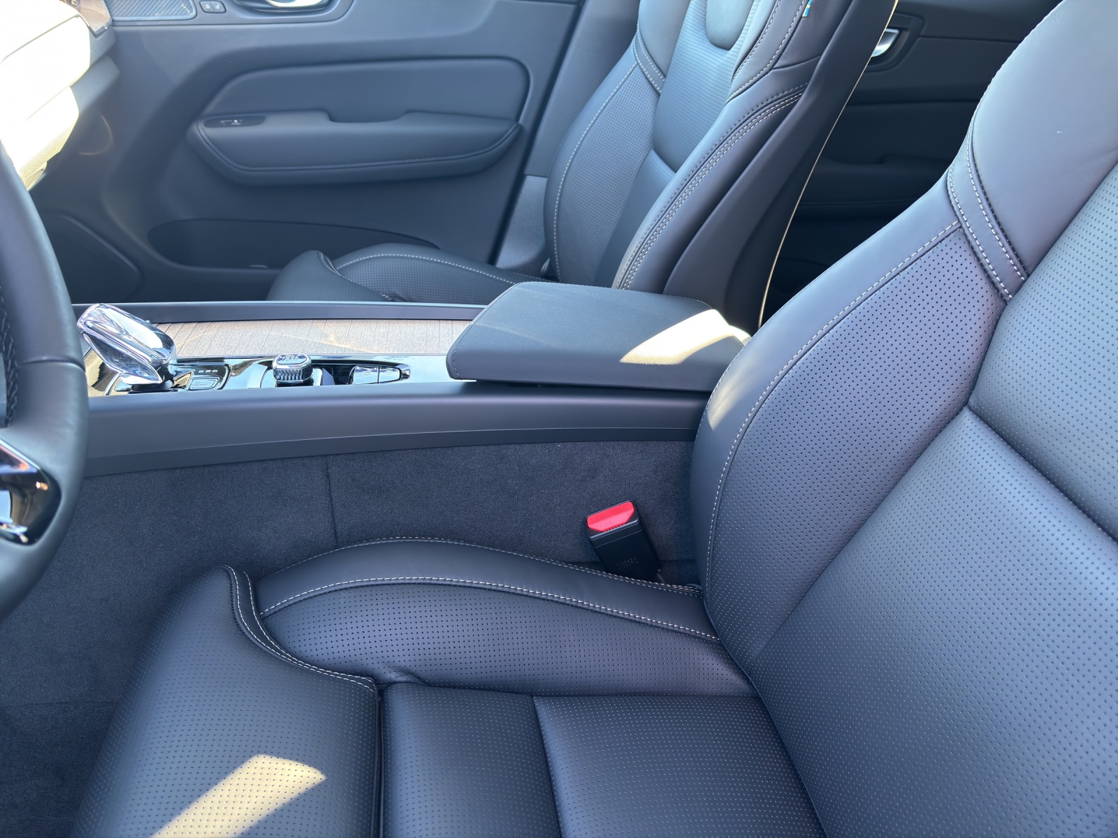 VOLVO XC60 2.0 T8 TE Ultra Dark eAWD-image-10