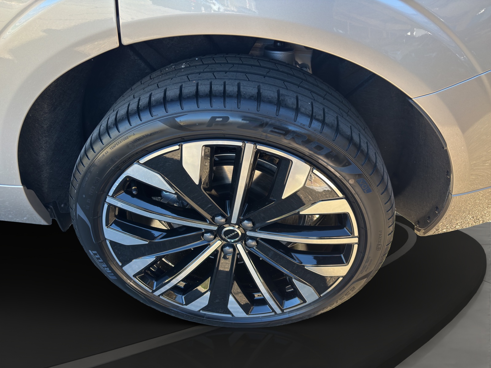 VOLVO XC60 2.0 T8 TE Ultra Dark eAWD-image-1