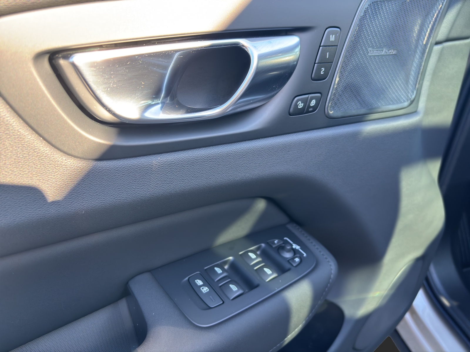VOLVO XC60 2.0 T8 TE Ultra Dark eAWD-image-5