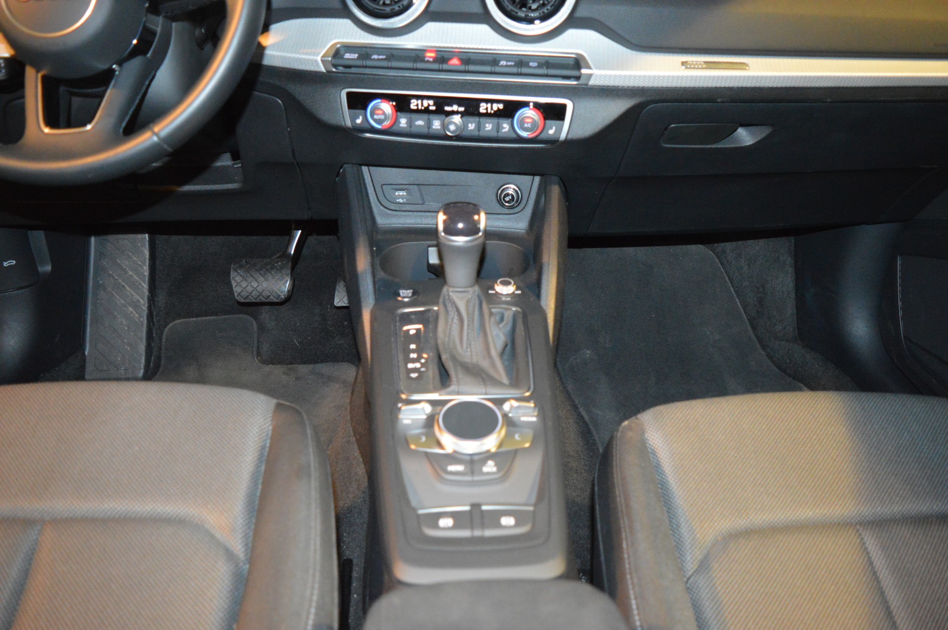 AUDI Q2 35 TFSI S line S-tronic-image-18