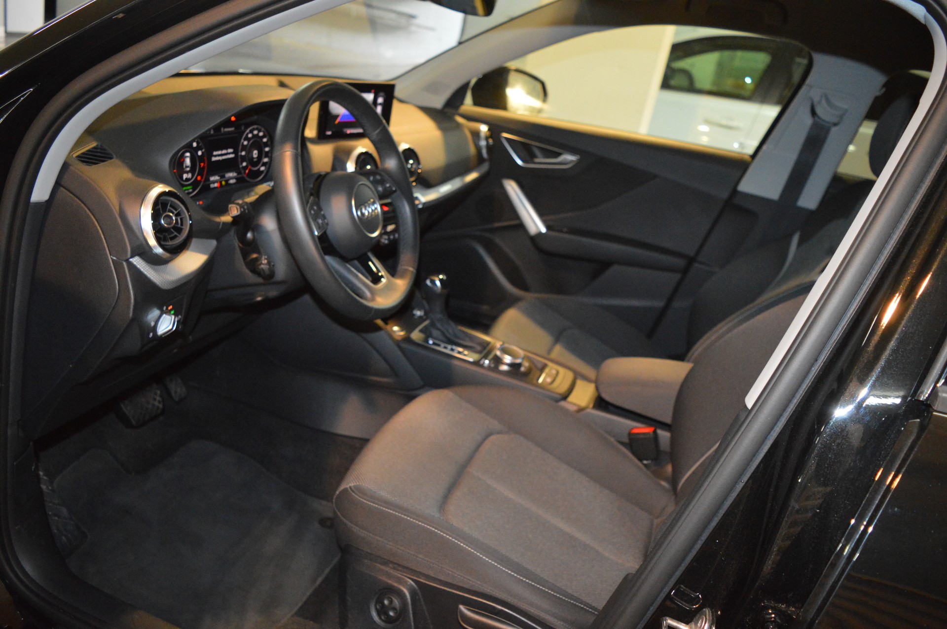 AUDI Q2 35 TFSI S line S-tronic-image-13