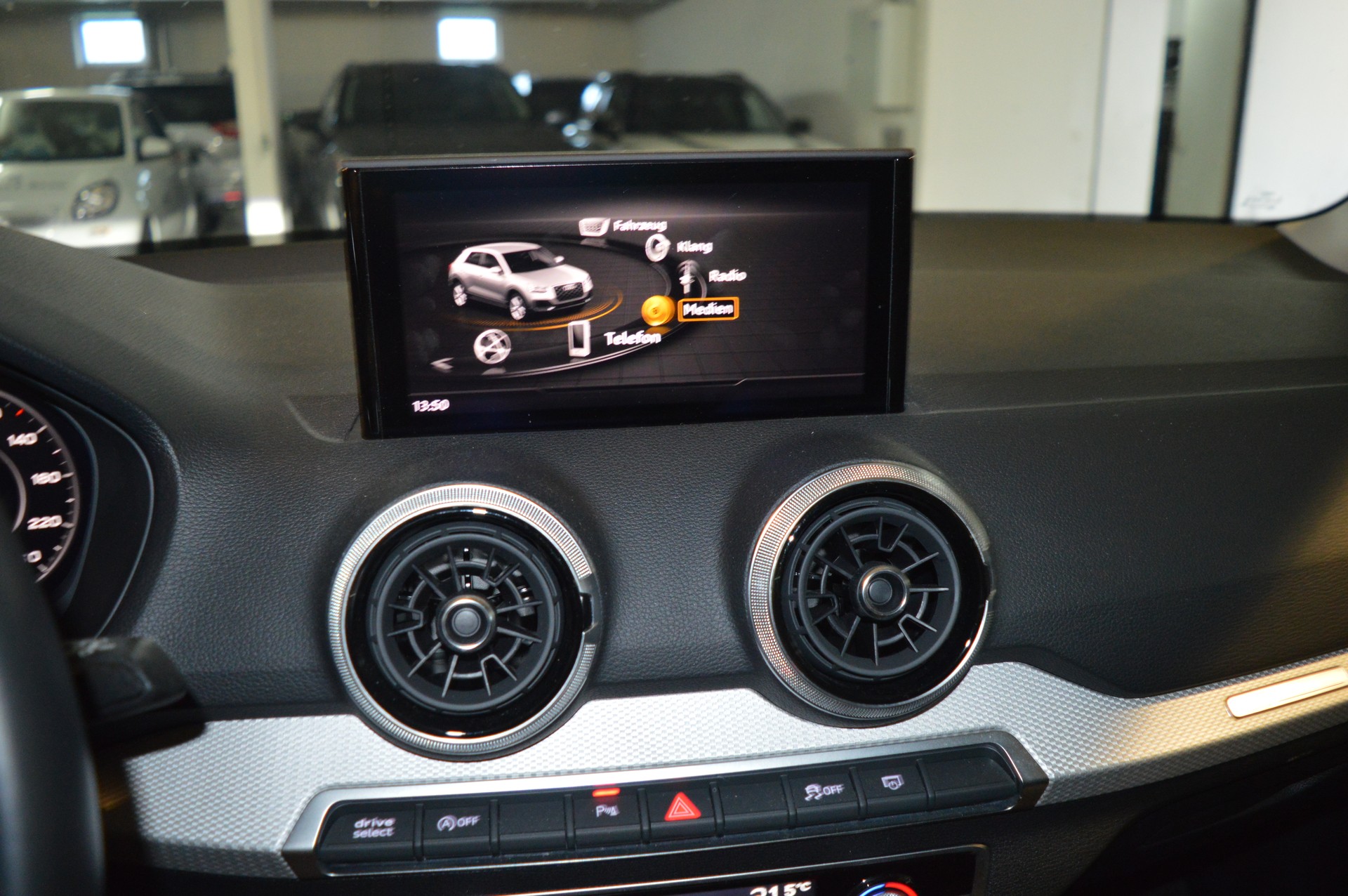 AUDI Q2 35 TFSI S line S-tronic-image-17