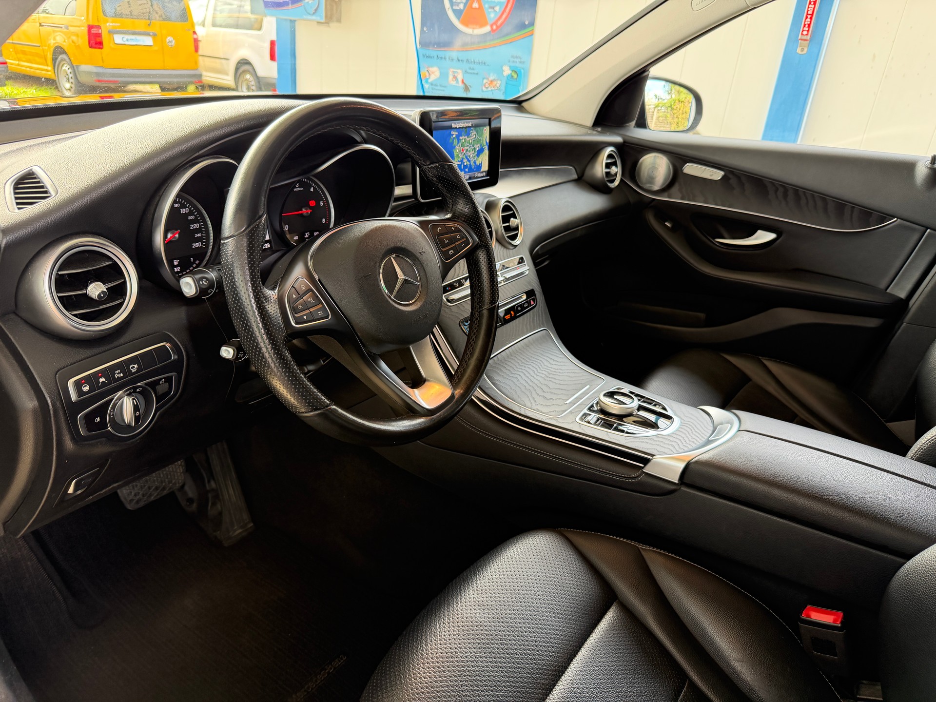 MERCEDES-BENZ GLC 250 d Exclusive 4Matic 9G-Tronic-image-11