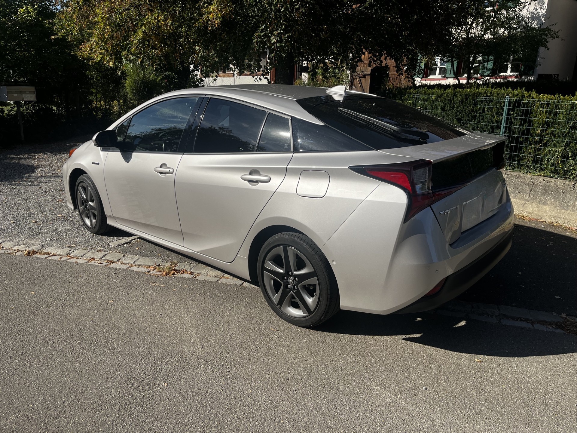 TOYOTA 1.8 VVTi HSD Premium AWD-i-image-1