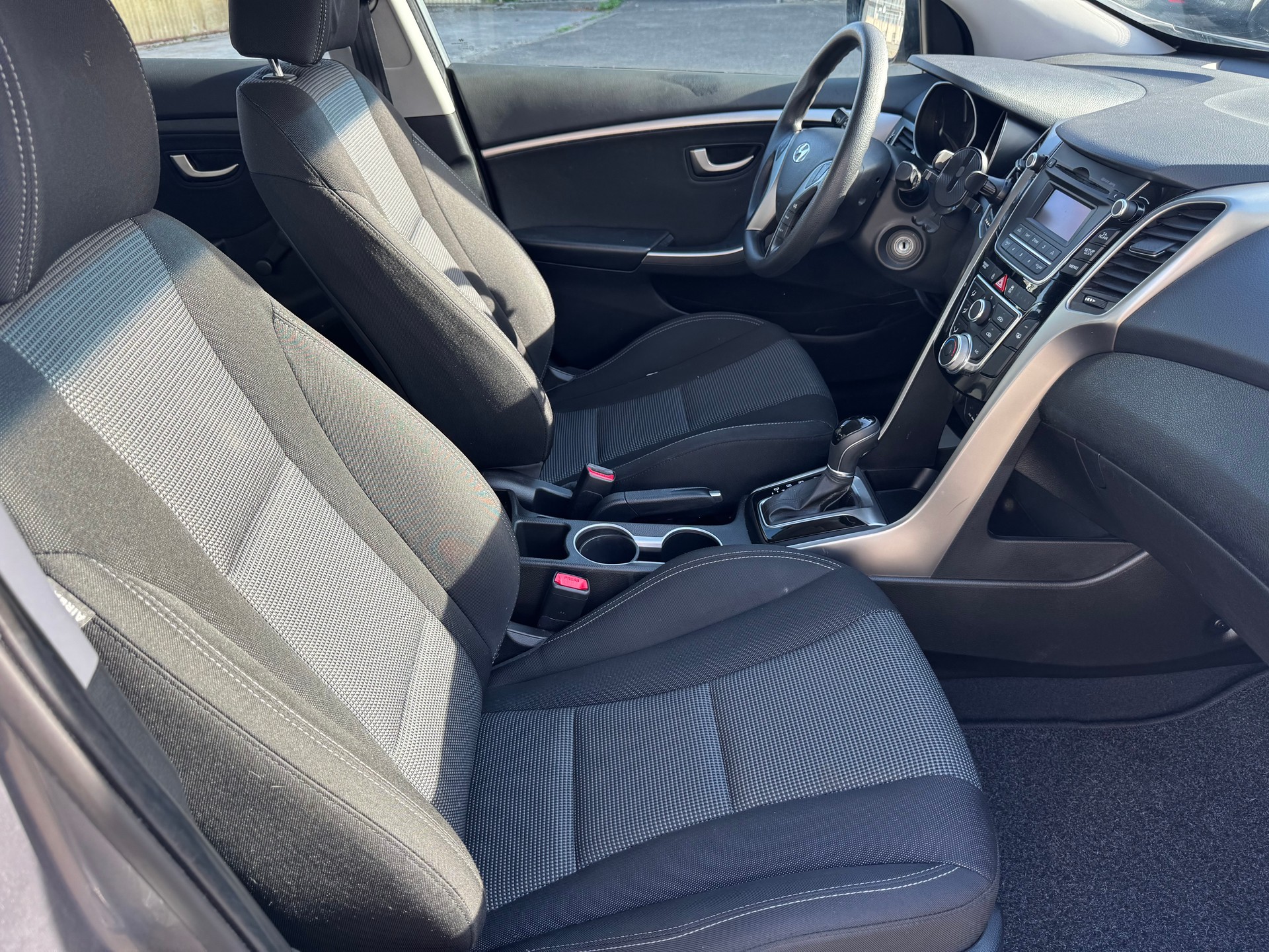HYUNDAI i30 Wagon 1.6 Style Automatic-image-10