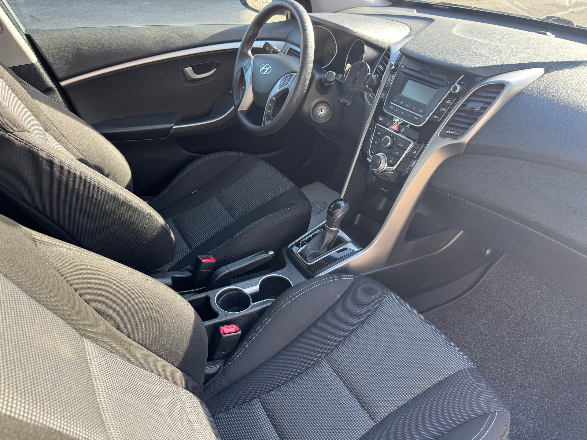 HYUNDAI i30 Wagon 1.6 Style Automatic-image-9