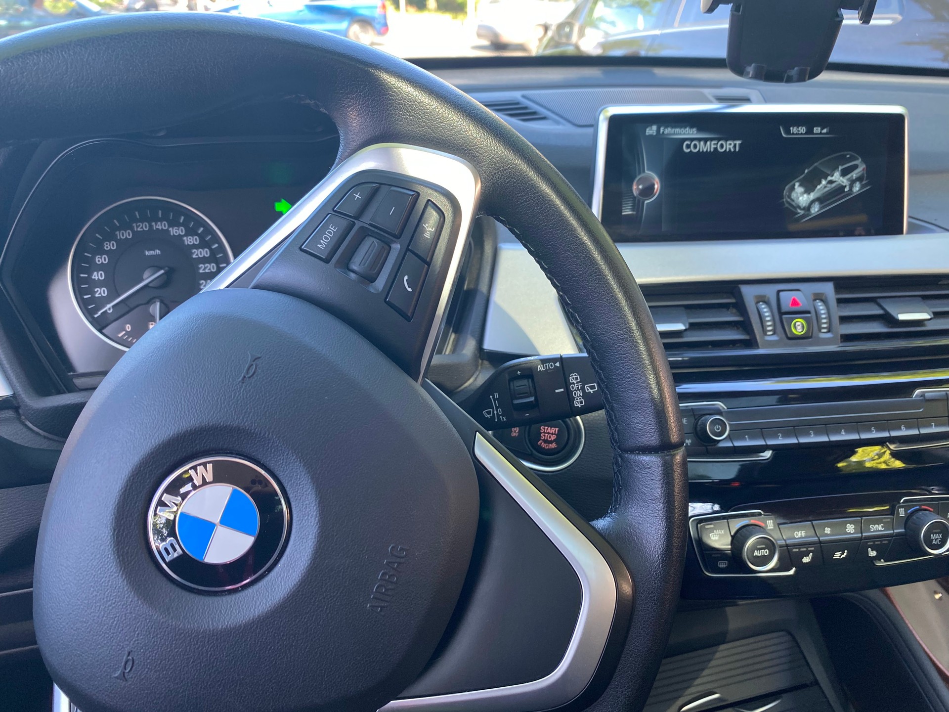 BMW 18d xDrive-image-3