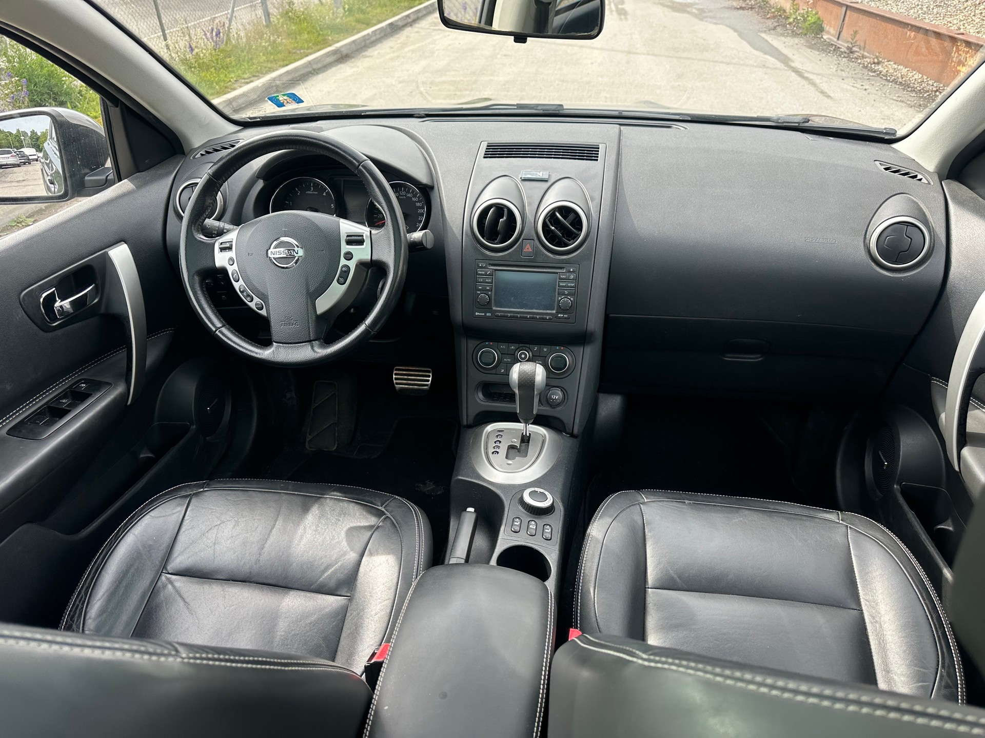 NISSAN Qashqai +2 2.0 dCi 4WD tekna Automatic 7 Platz-image-11
