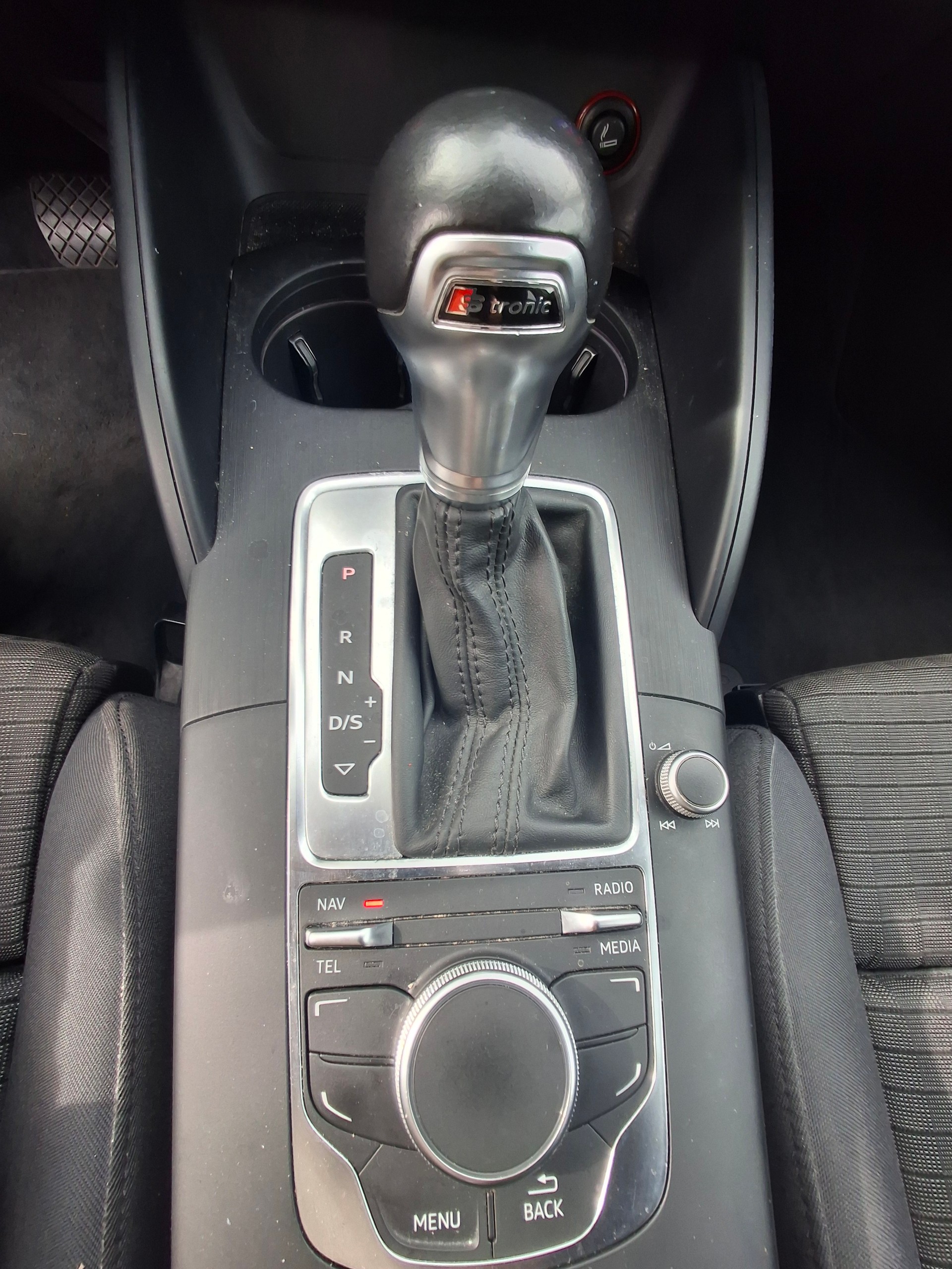 AUDI A3 Limousine 2.0 TDI Ambition S-tronic-image-24