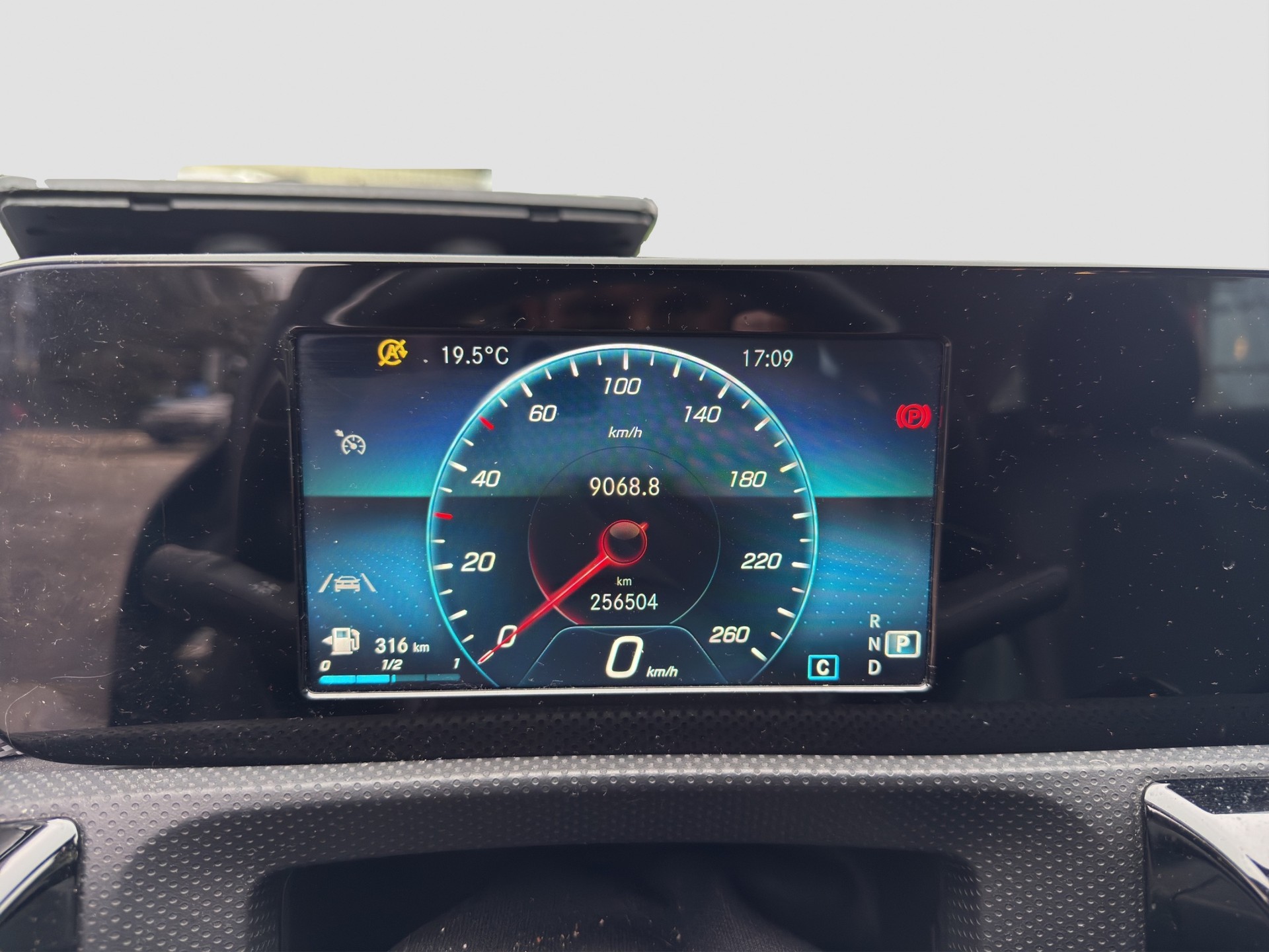 MERCEDES-BENZ CLA Shooting Brake 200 d 8G-DCT ** Frisch ab MFK und Service ** CH Auto ** 1. Hand **-image-14