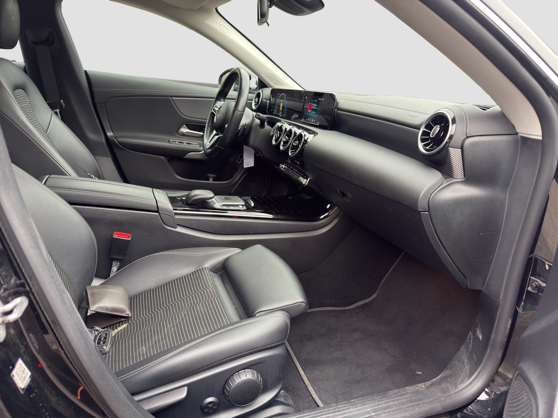 MERCEDES-BENZ CLA Shooting Brake 200 d 8G-DCT ** Frisch ab MFK und Service ** CH Auto ** 1. Hand **-image-12