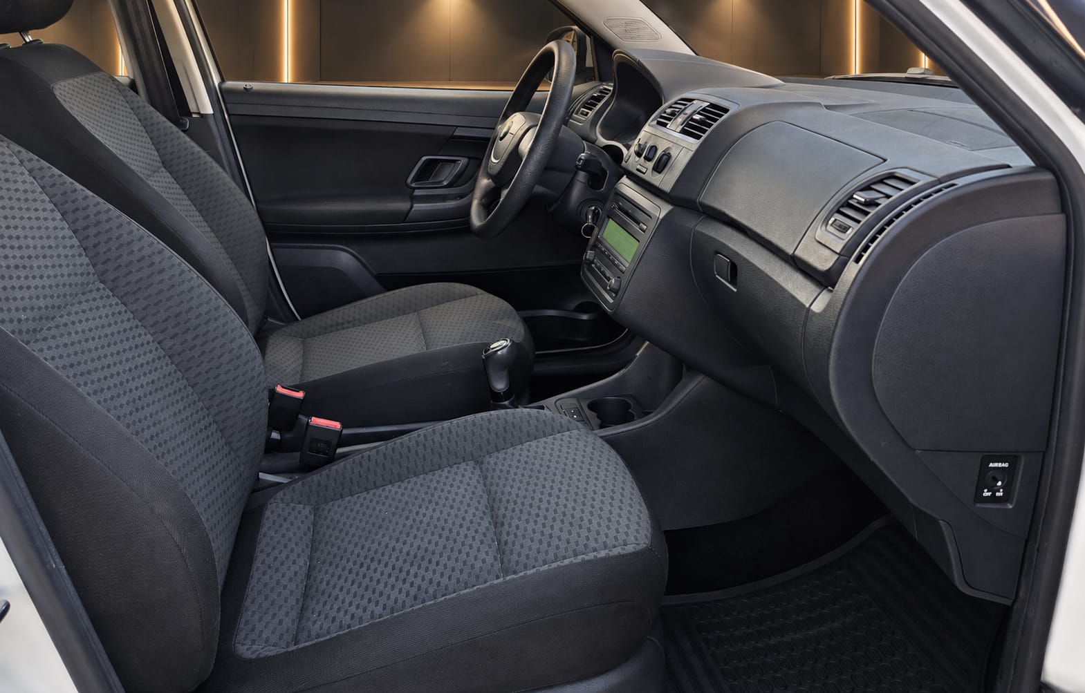 SKODA Fabia 1.2 TSI Ambition-image-6